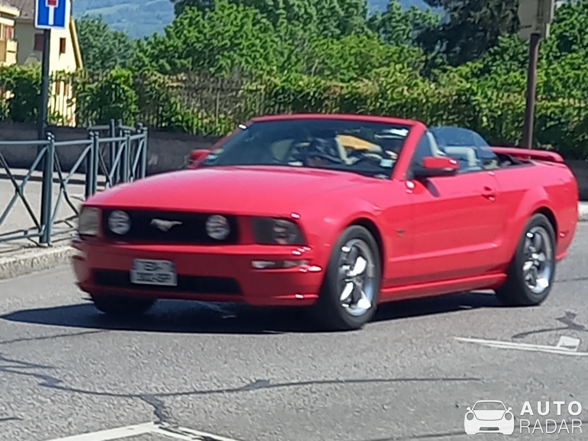 Ford Mustang 289 V8 spotted in Annecy