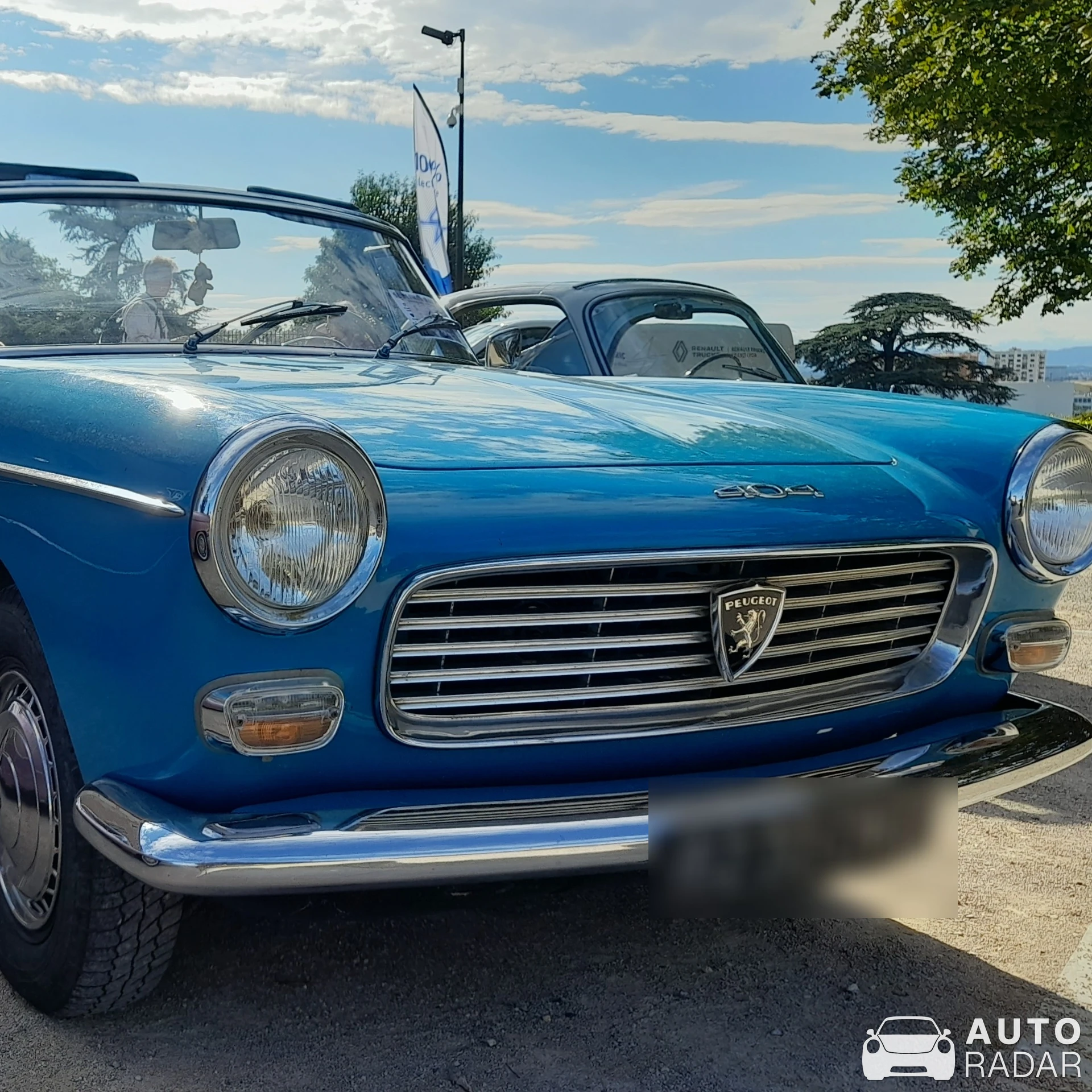 Peugeot 404 Cabriolet spotted in Saint-Priest