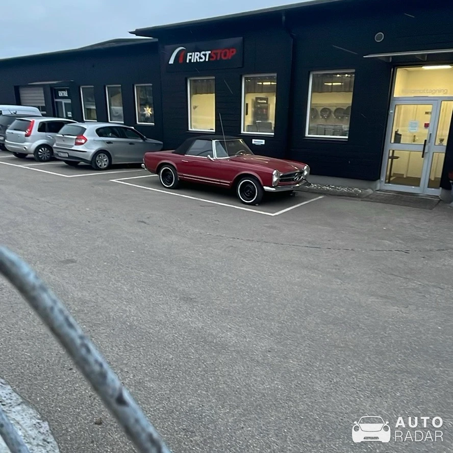 Mercedes-Benz 190 SL spotted in Göta, Sverige