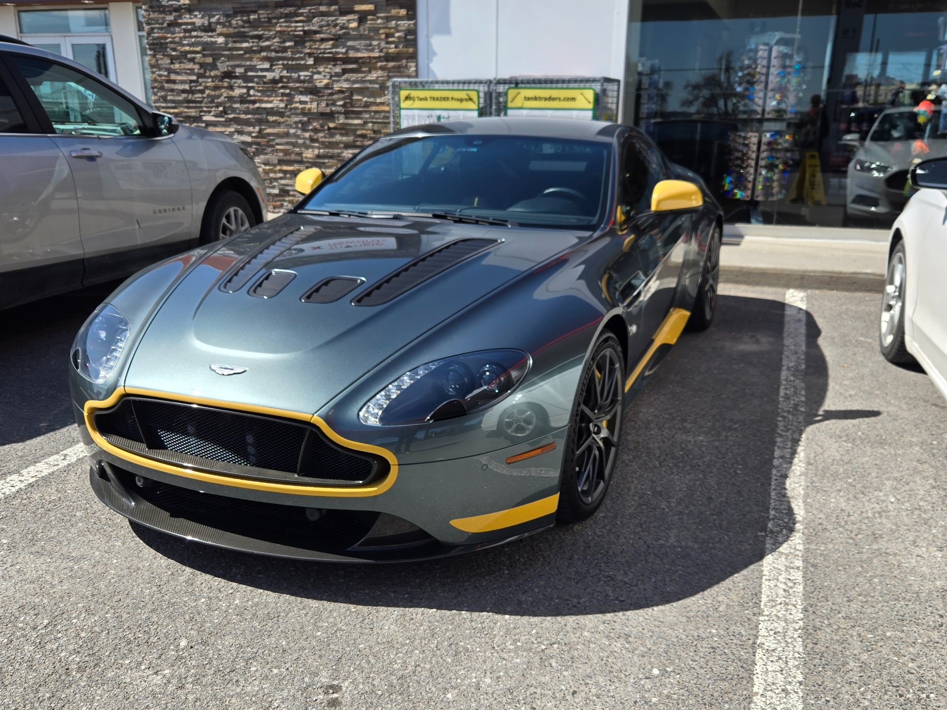Aston Martin V12 Vantage S AMR