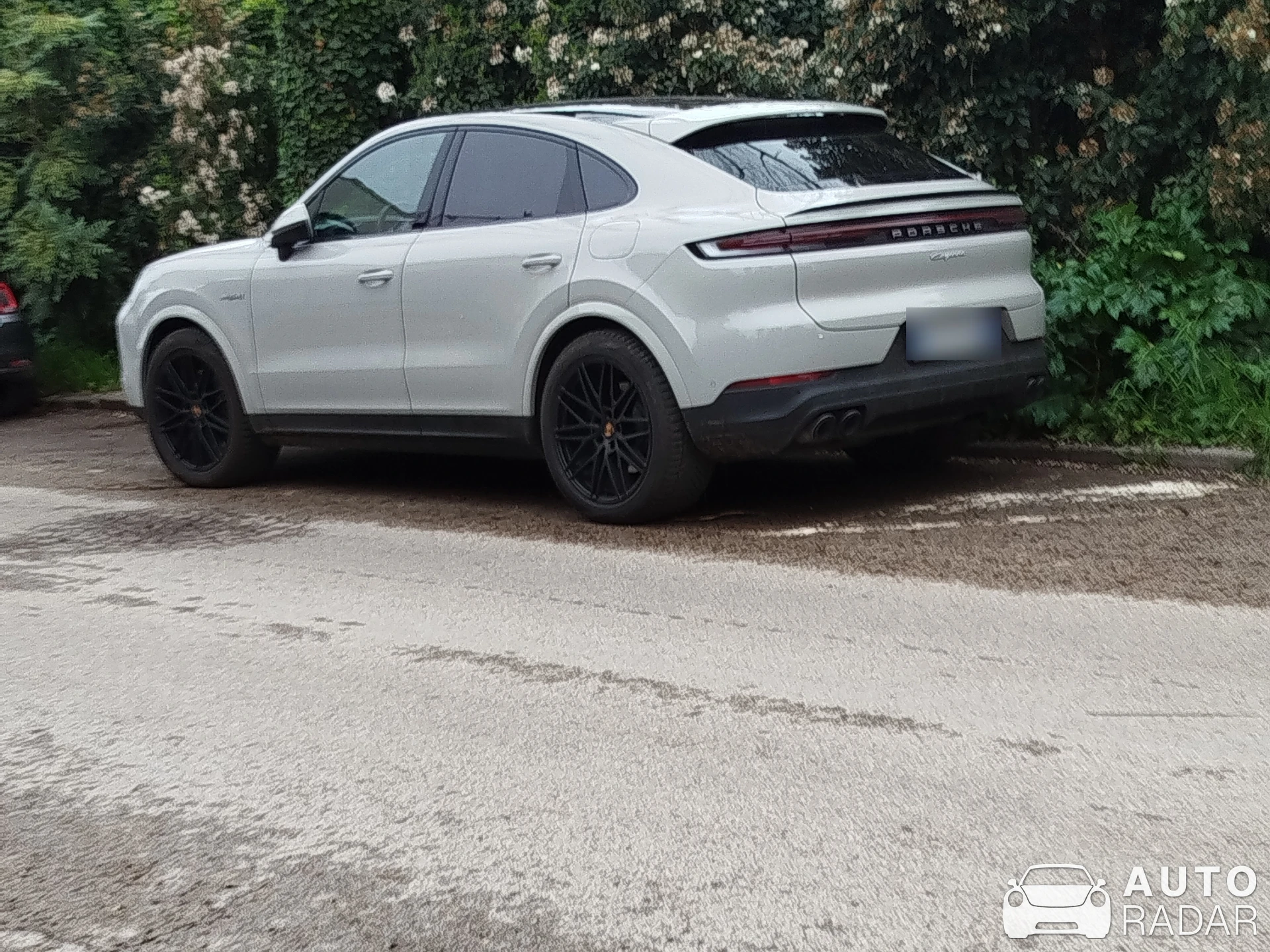 Porsche Cayenne Coupé Turbo S E-Hybrid spotted in Forlì