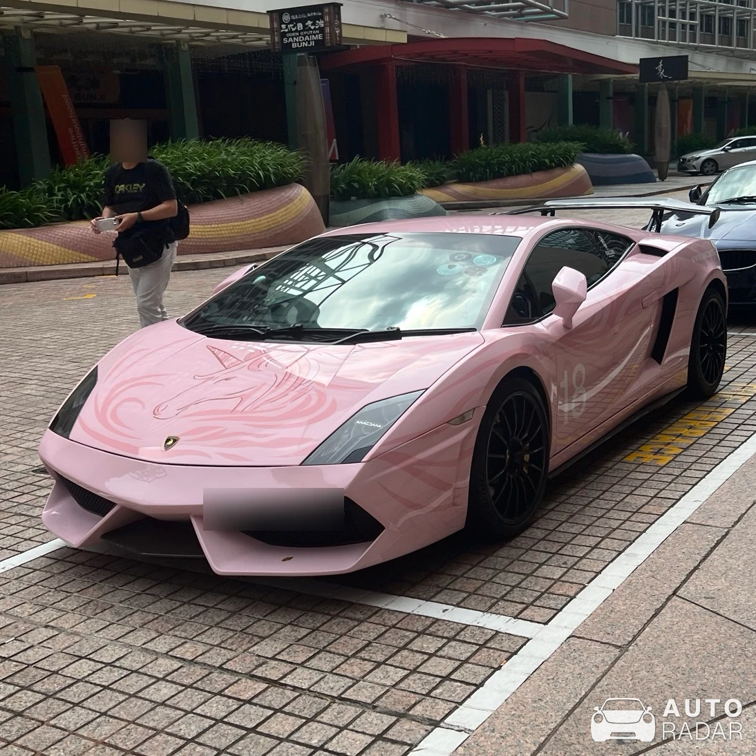 Lamborghini Gallardo LP560-4 Bicolore spotted in Singapore