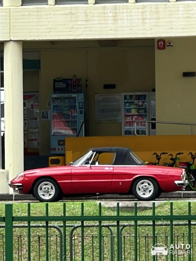 Alfa Romeo 1750 spider spotted in Singapore