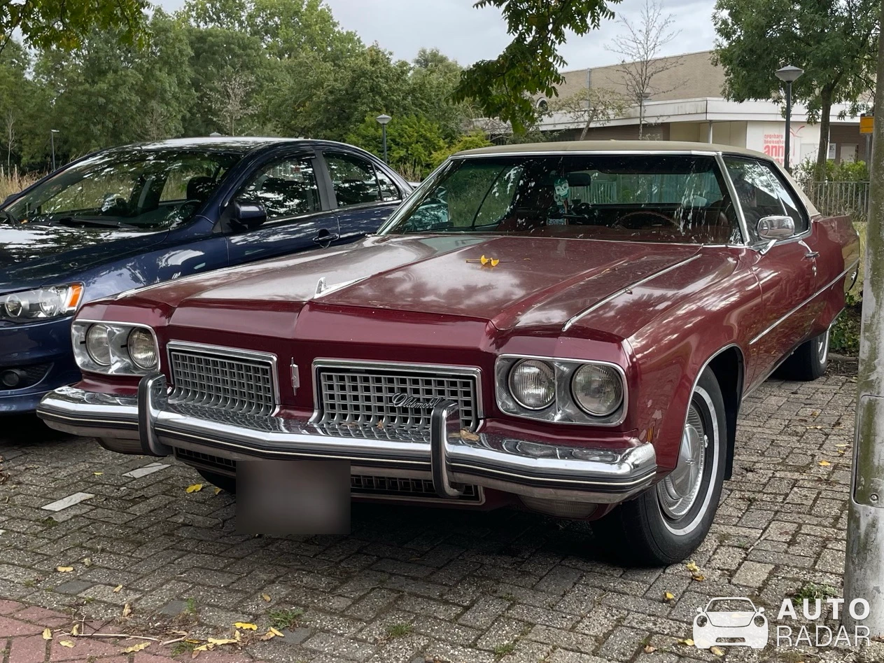 Oldsmobile 98 spotted in Leiden