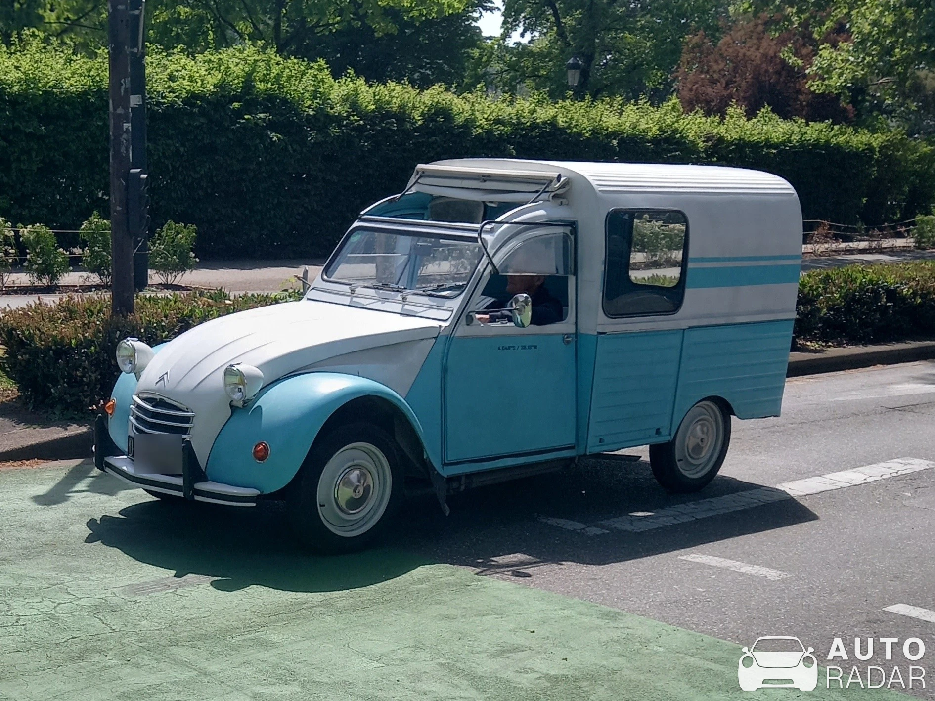 Citroën 2CV Fourgonnette spotted in Annecy