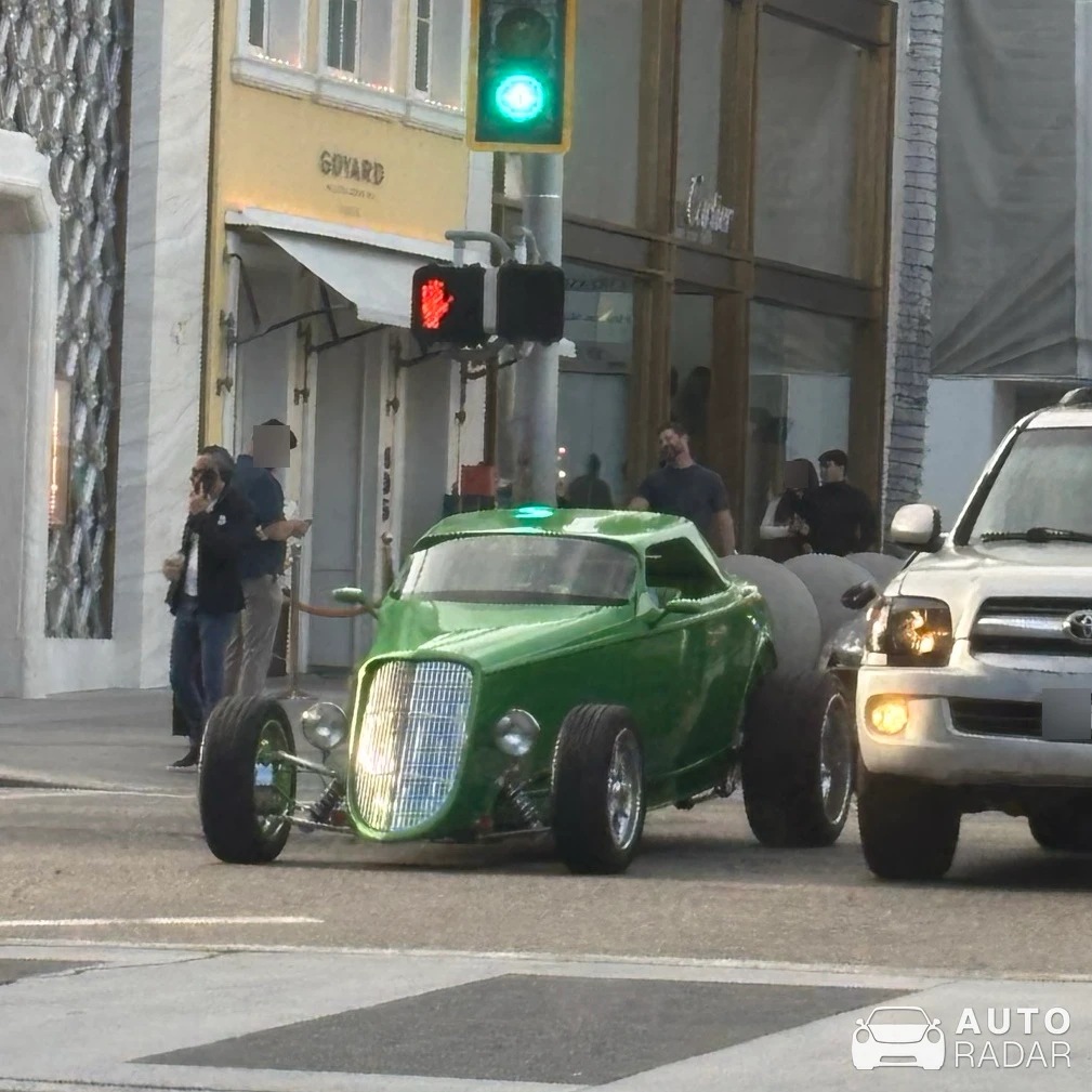Ford 1933 spotted in Beverly Hills