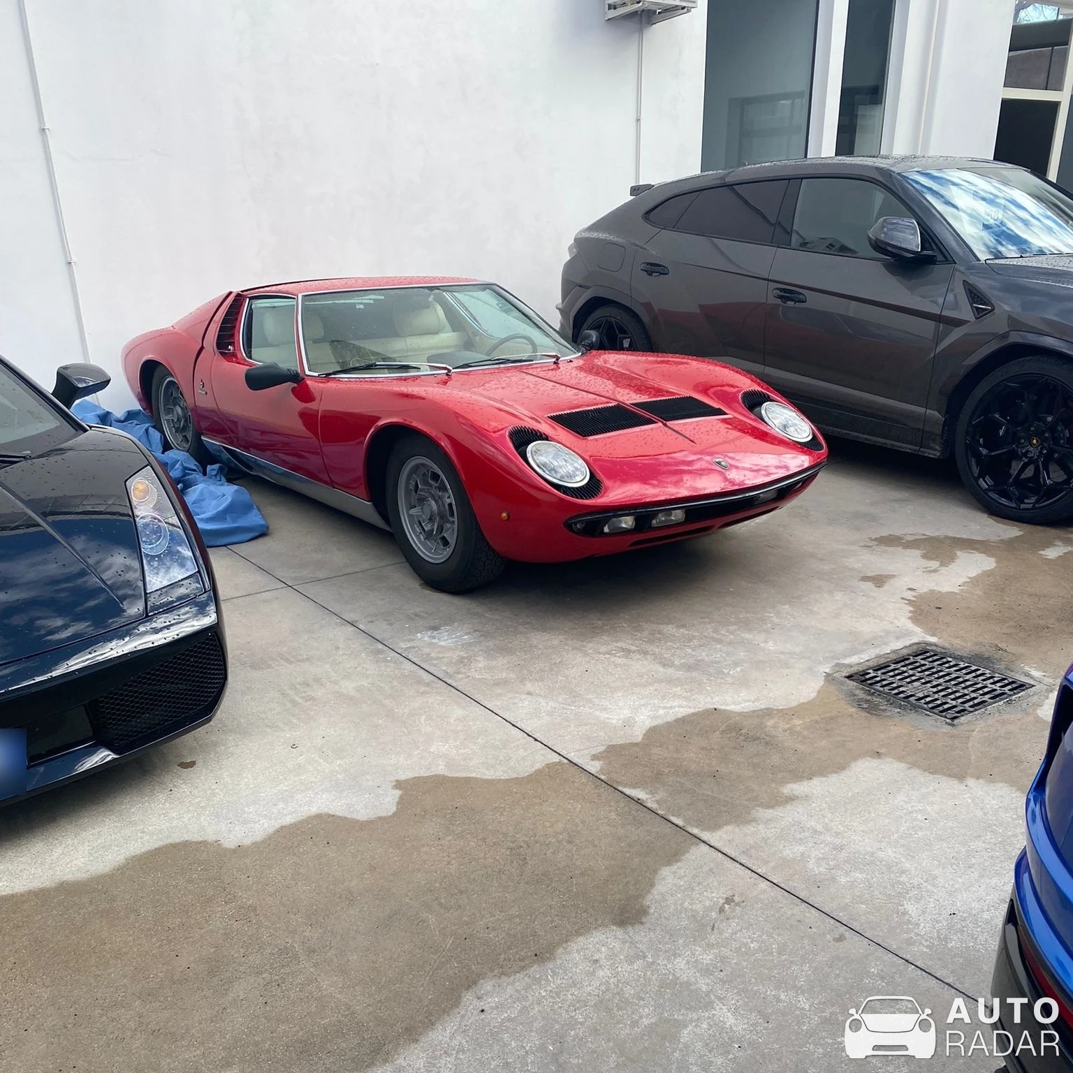 Lamborghini Miura P400 spotted in Roma, Italy