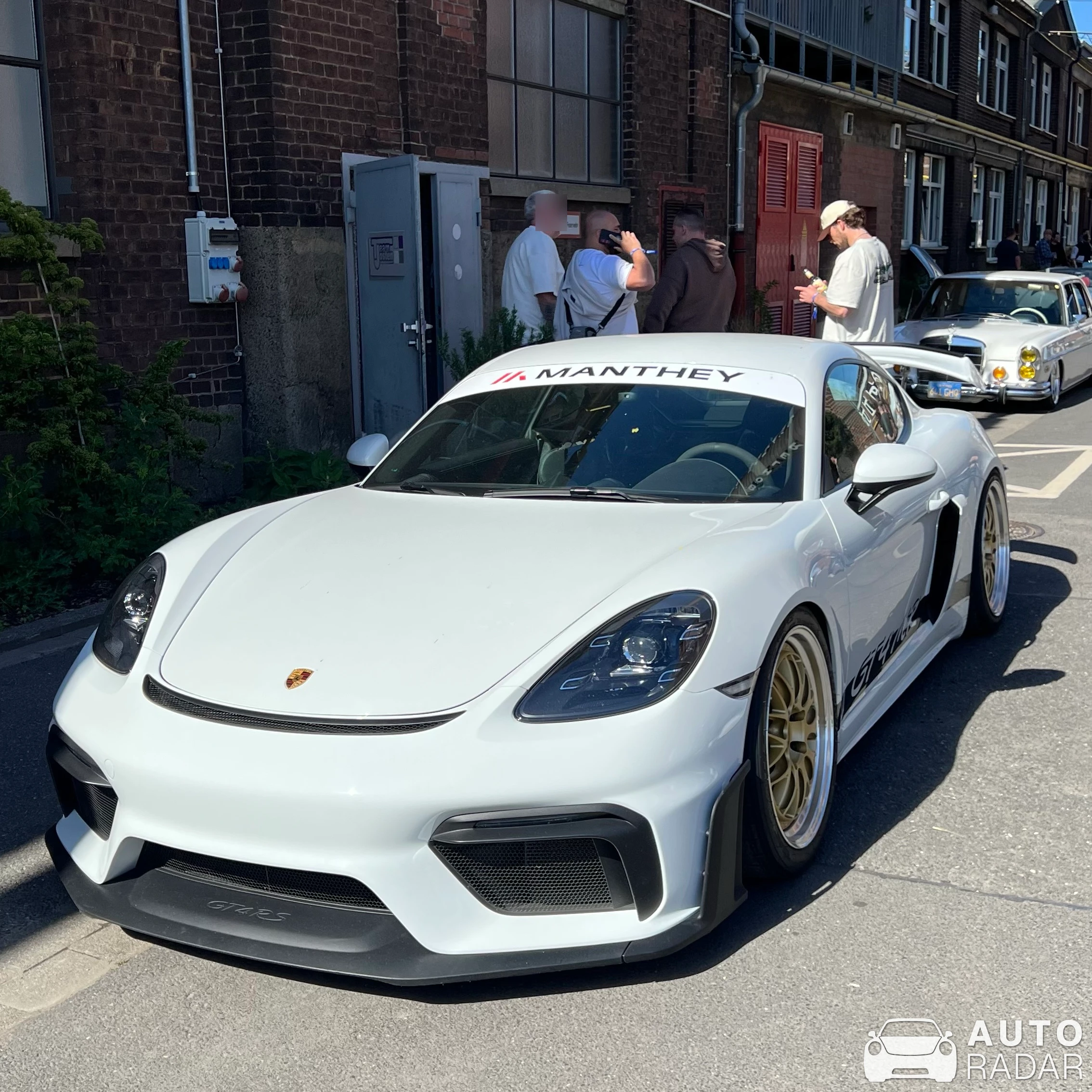 Porsche 718 Cayman GT4 MR spotted in Düsseldorf