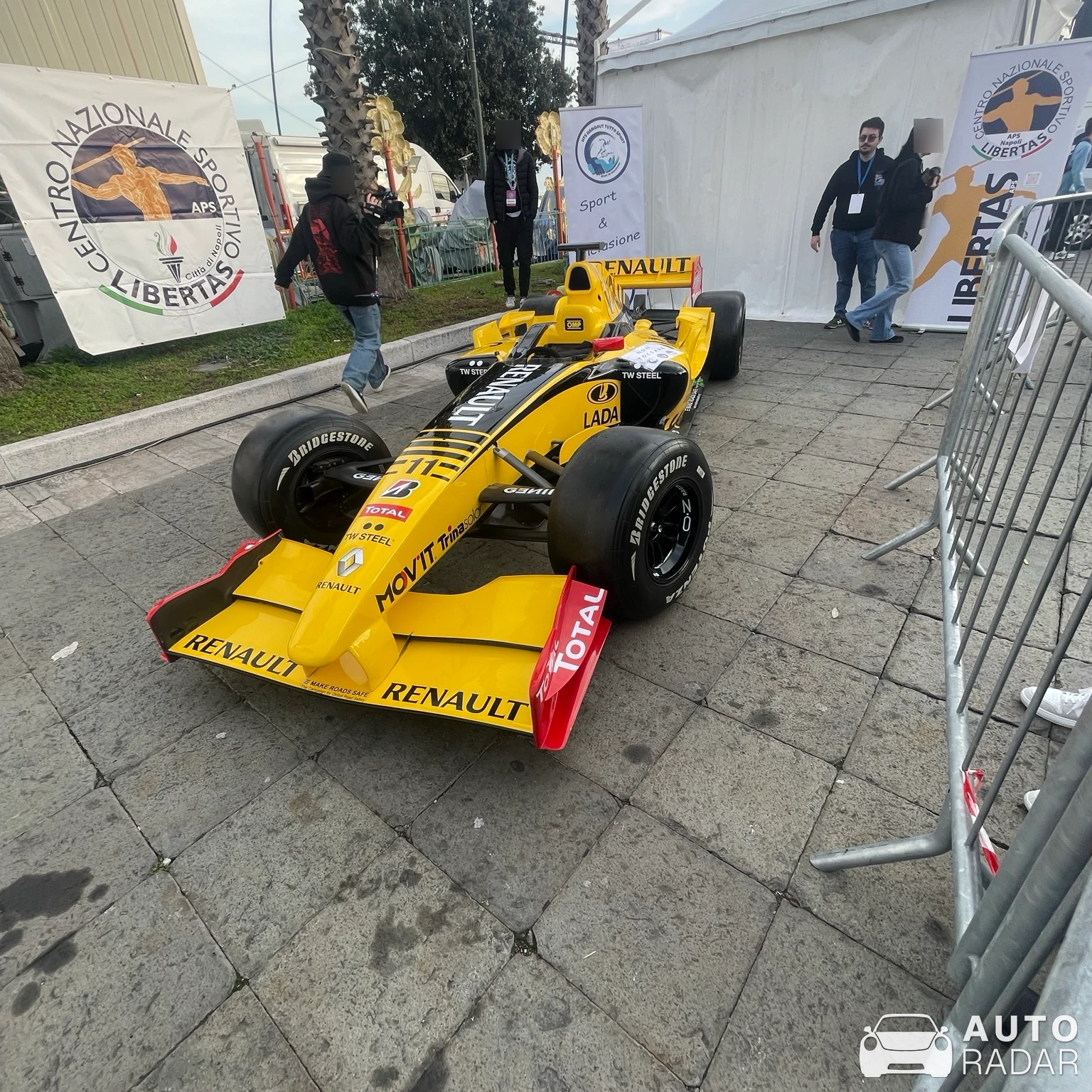 Renault F1 R25 spotted in Napoli