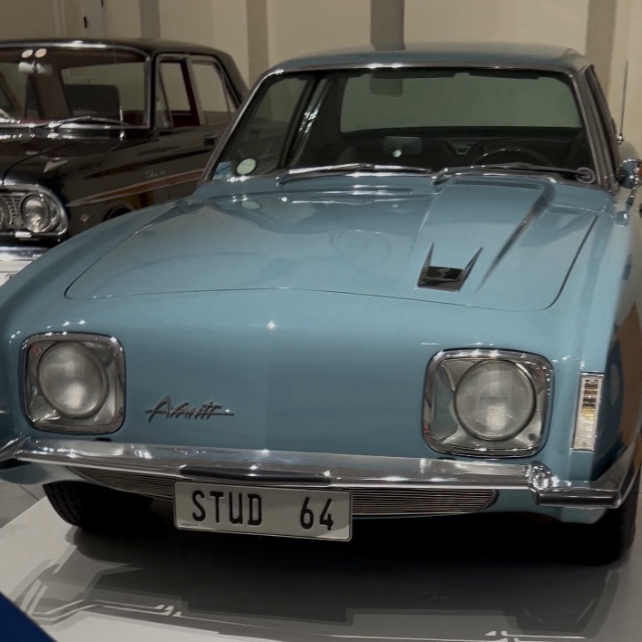 Studebaker Avanti R2