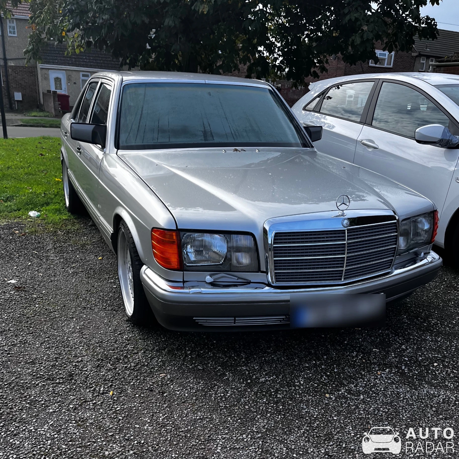 Mercedes-Benz 280 SE spotted in Berkshire, United Kingdom