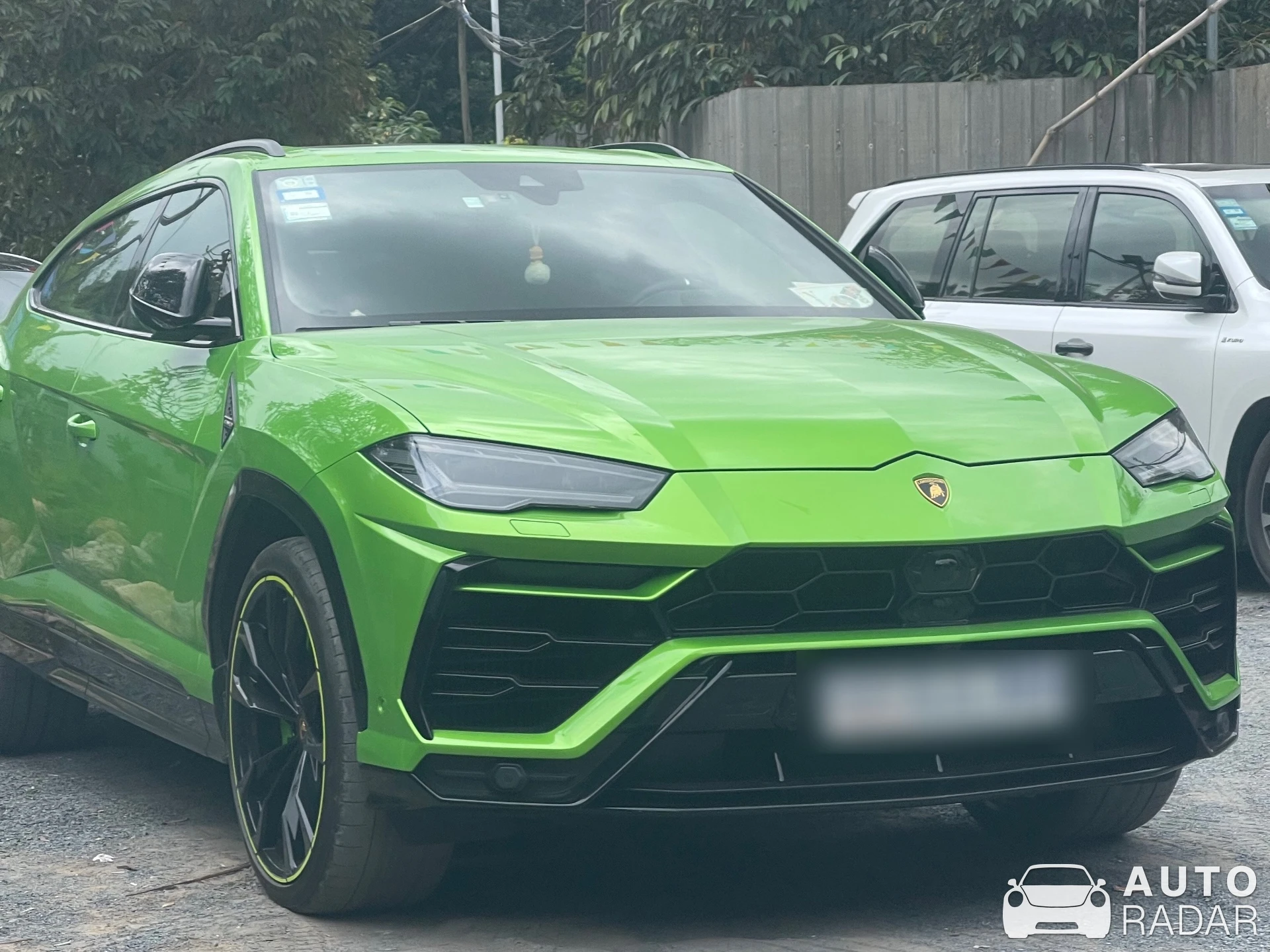 Lamborghini Urus spotted in Châkrei Ting, Cambodia