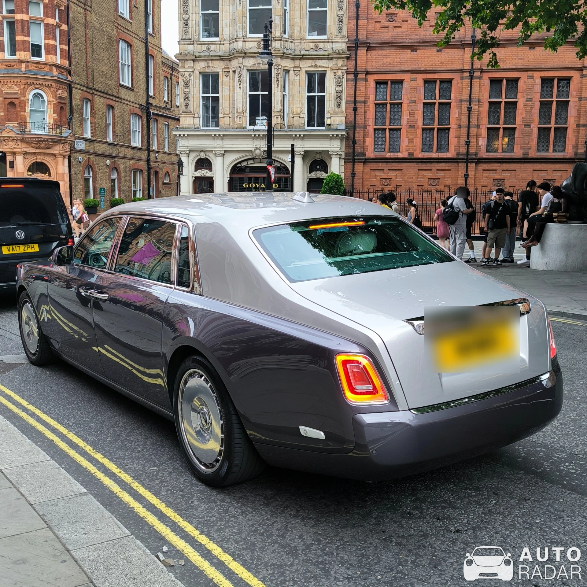 Rolls-Royce Phantom VIII EWB spotted in London