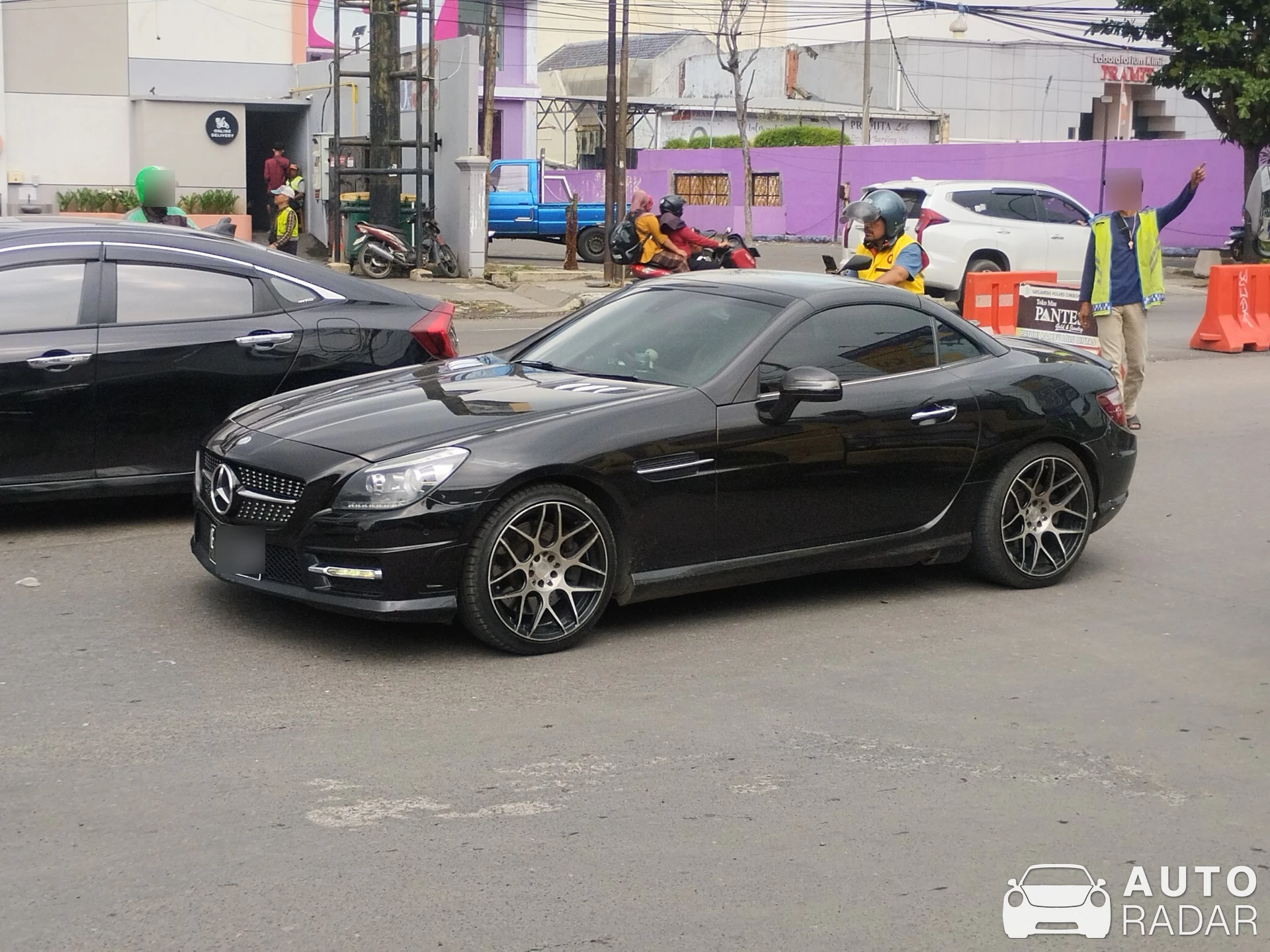 Mercedes-Benz SLK spotted in Cirebon