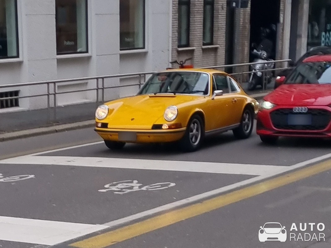 Porsche 911 S spotted in Milano, Italy