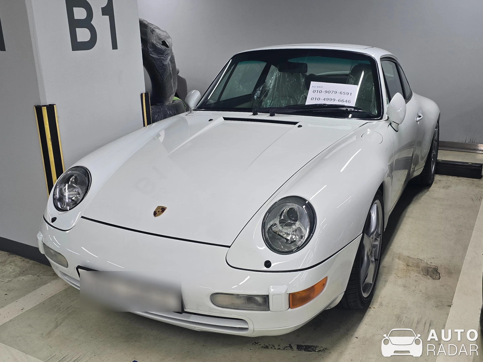 Porsche 993 Carrera spotted in Seocho District, South Korea