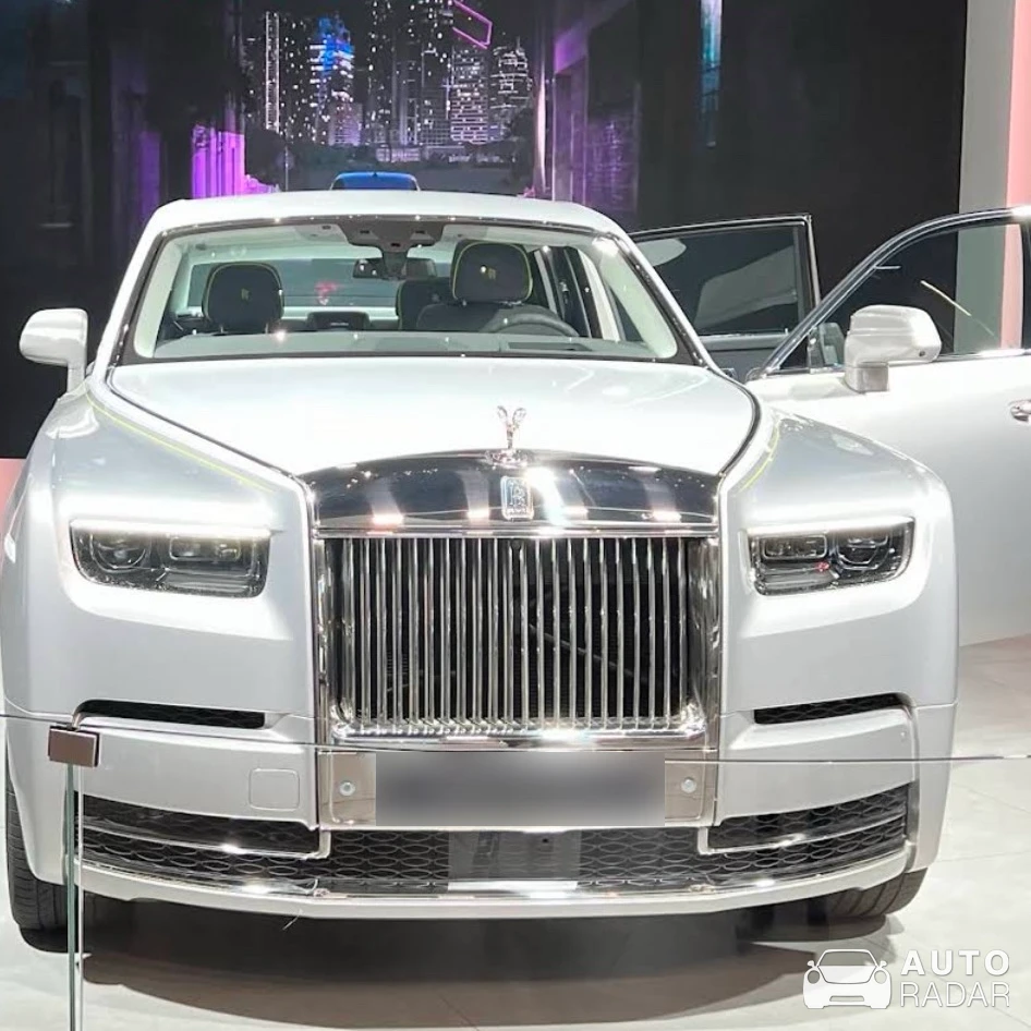 Rolls-Royce Phantom VIII Series II spotted in München, Deutschland