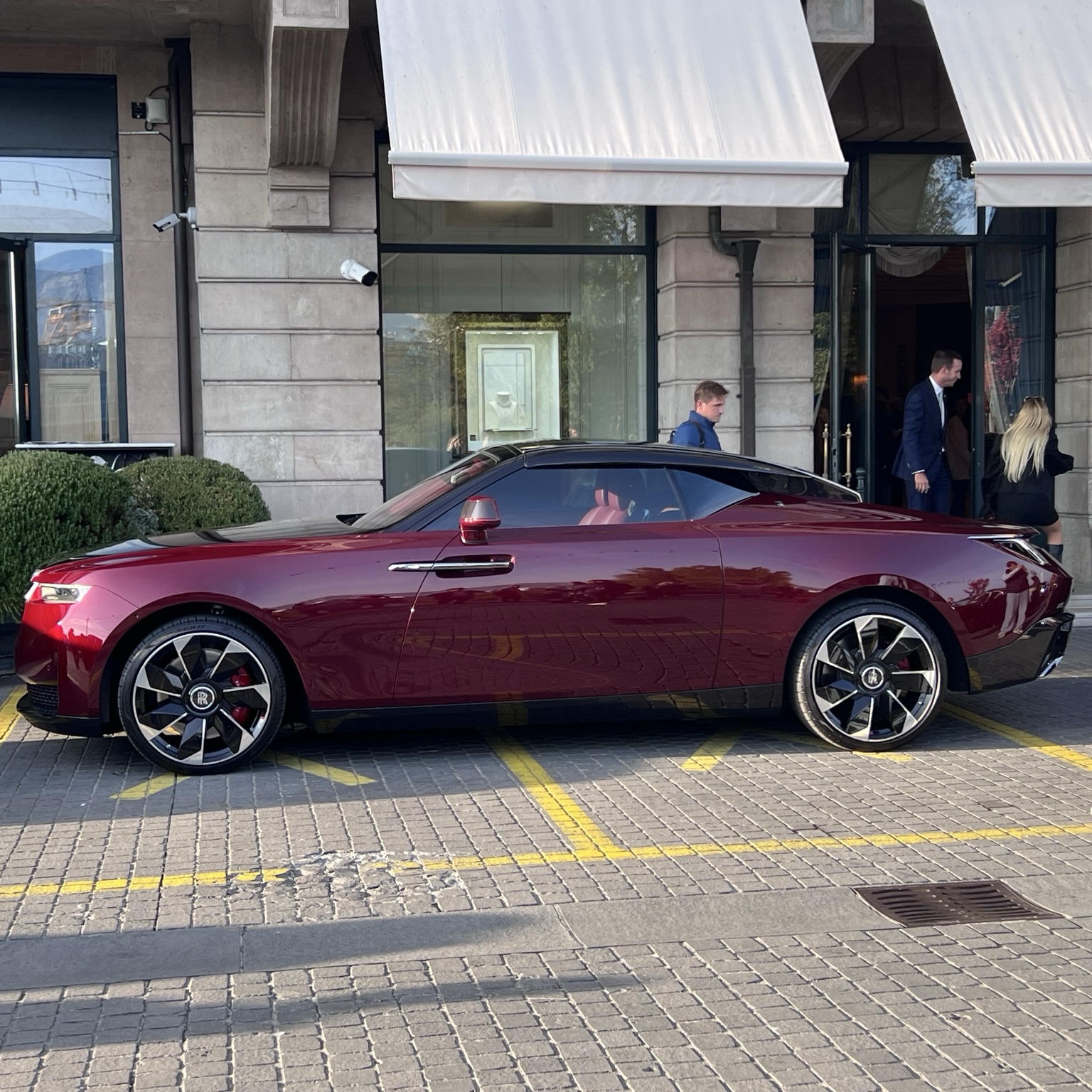 Rolls-Royce Droptail La Rose Noire
