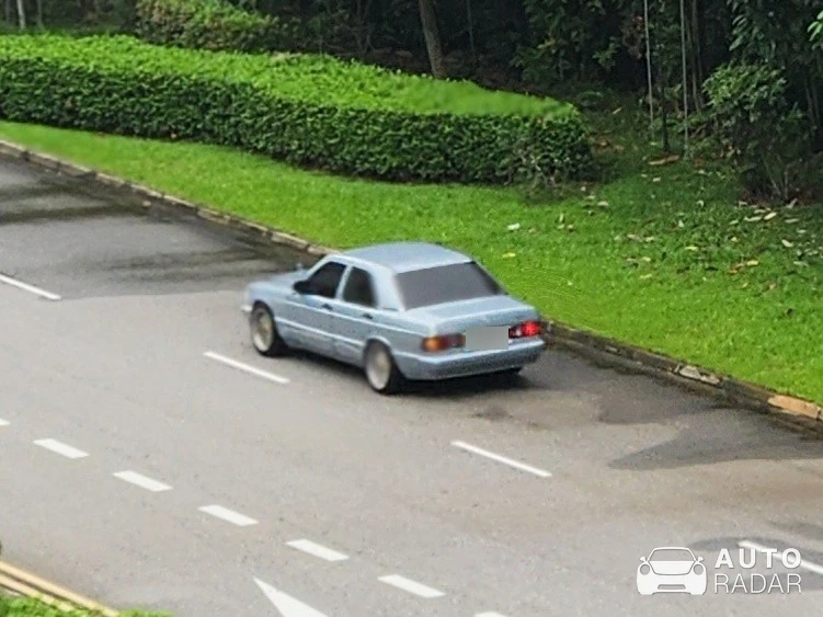 Mercedes-Benz 190 E W201 spotted in Singapore
