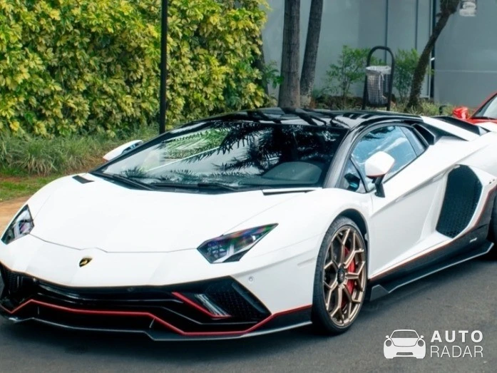 Lamborghini Aventador LP700-4 spotted in Brasília, Brazil