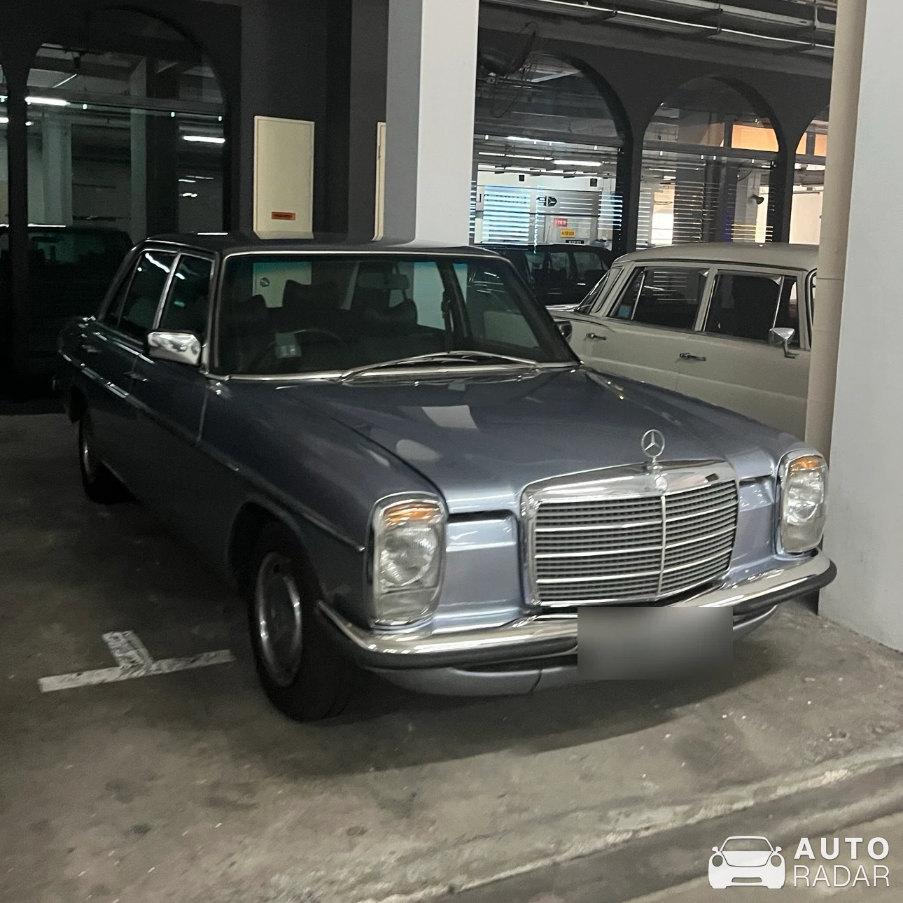 Mercedes-Benz 220 spotted in Singapore