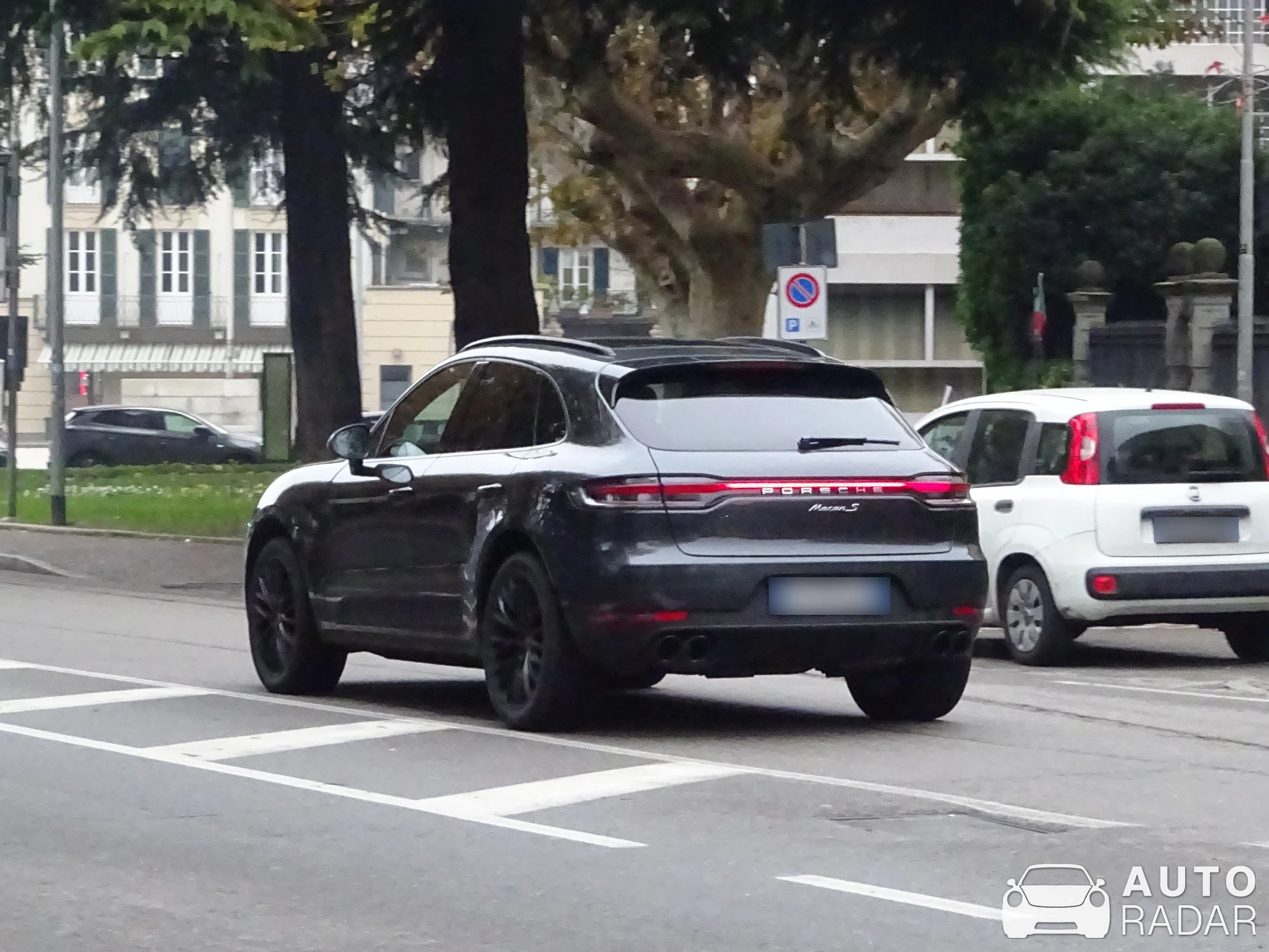 Porsche Macan S spotted in Como, Italy