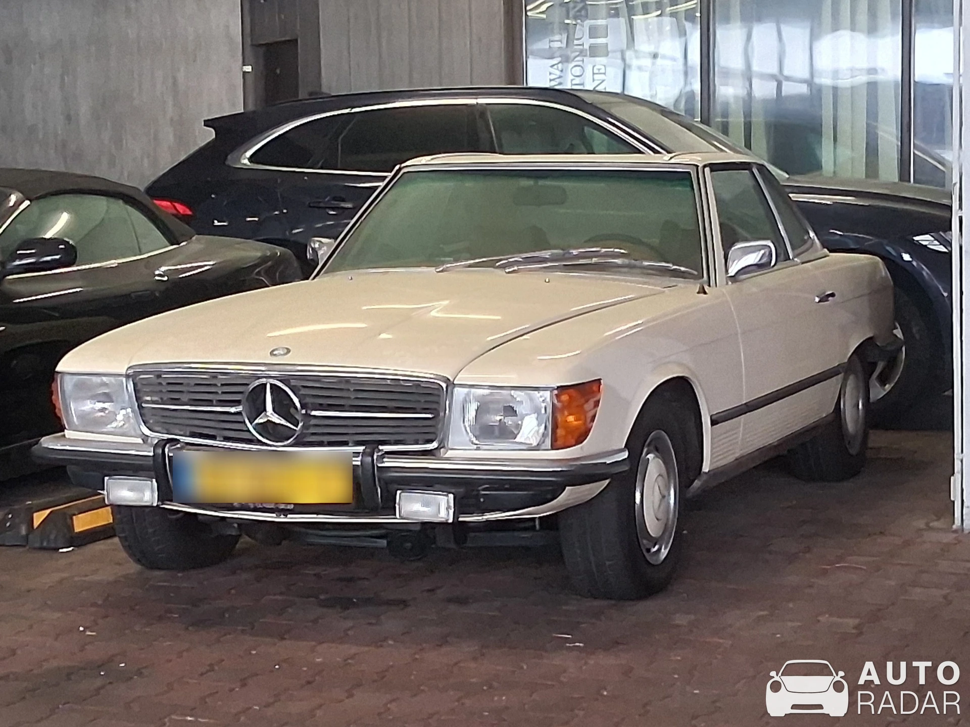 Mercedes-Benz 450 SL spotted in Kraków