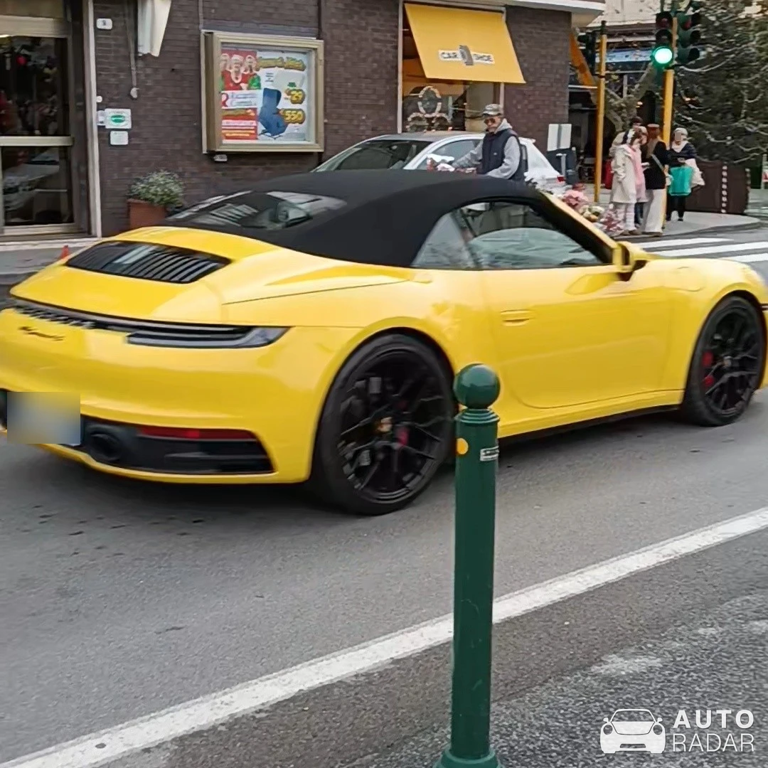 Porsche 992 Carrera 4 Cabriolet MkI spotted in Forte dei Marmi