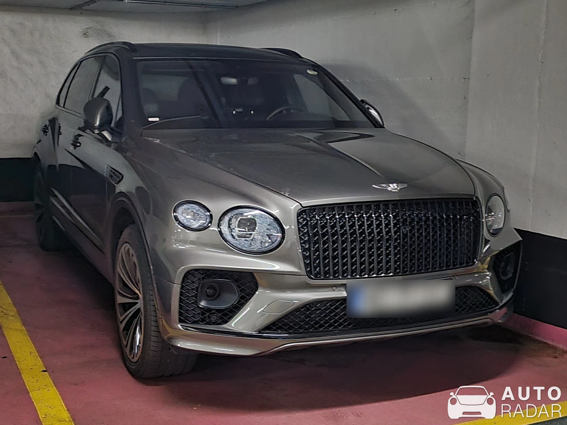 Bentley Bentayga spotted in Milano, Italia