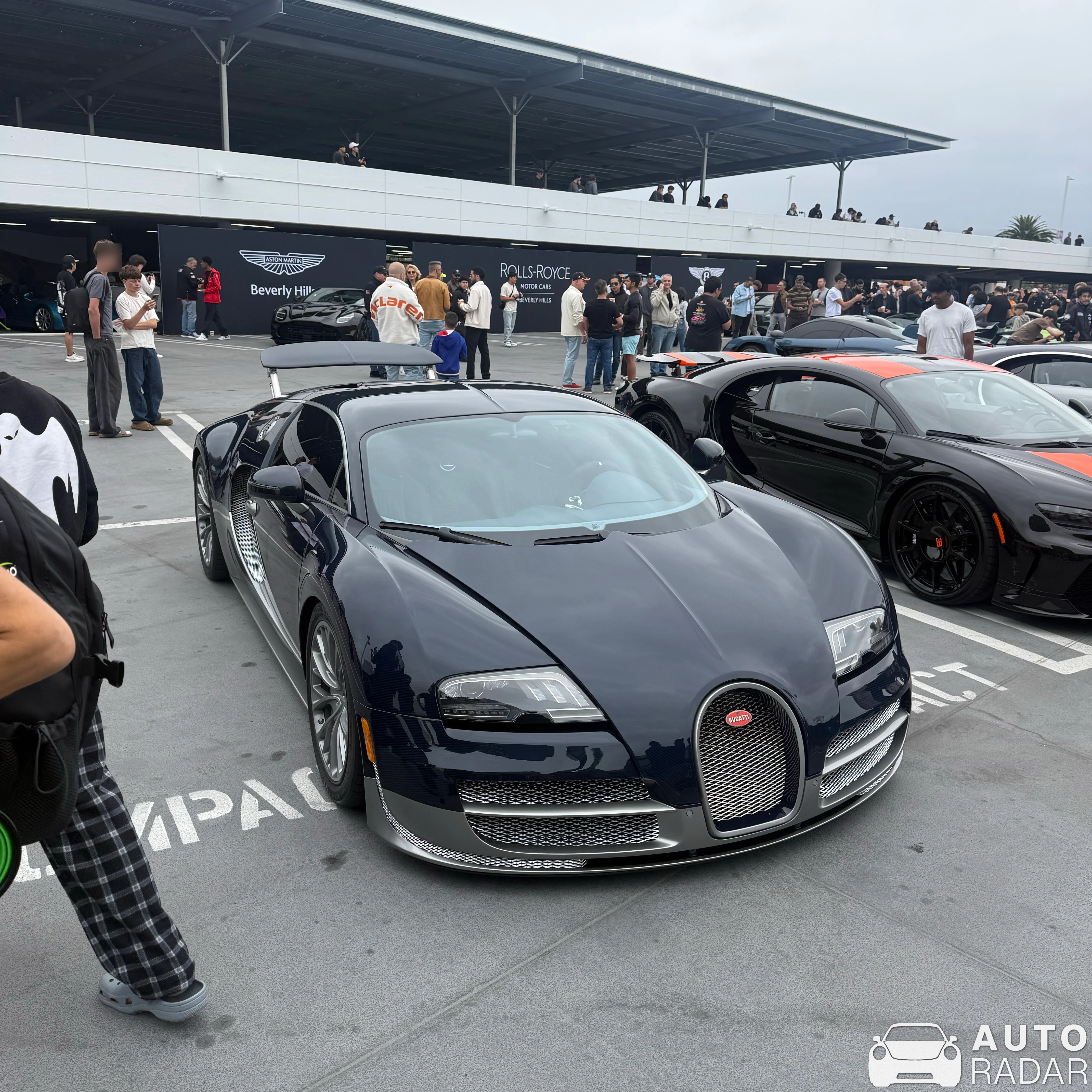 Bugatti Veyron 16.4 Super Sport spotted in Los Angeles, United States