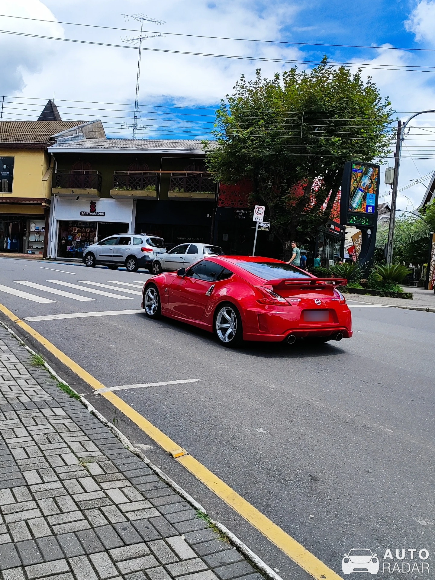Nissan 370Z Nismo spotted in J Elizabete, Brazil