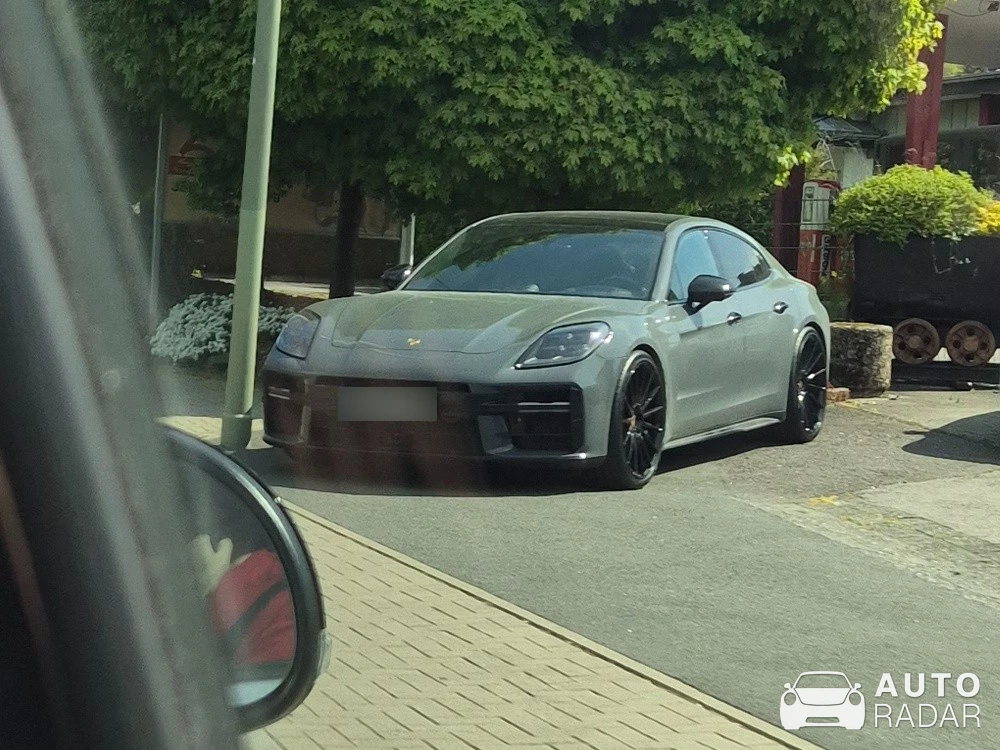 Porsche Panamera Turbo S E-Hybrid spotted in Lennestadt