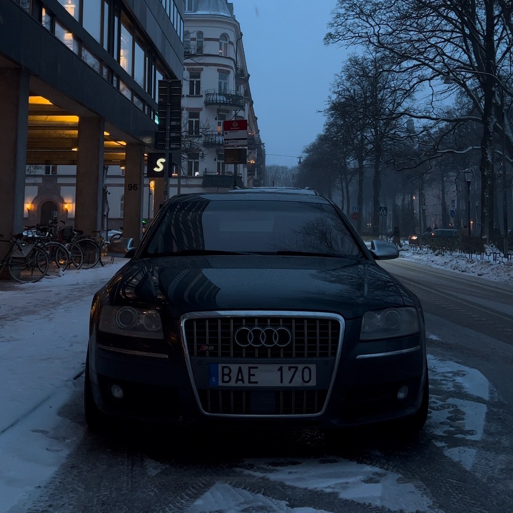 Audi S8 D3