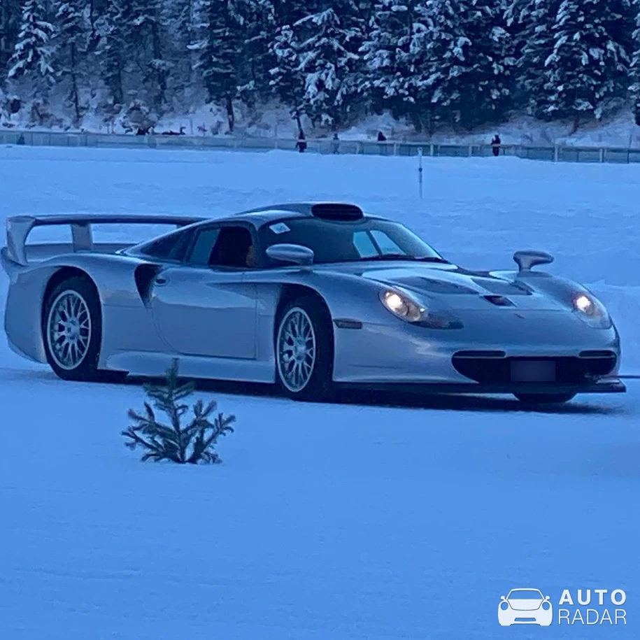 Porsche 996 GT1 Straßenversion spotted in Sankt Moritz