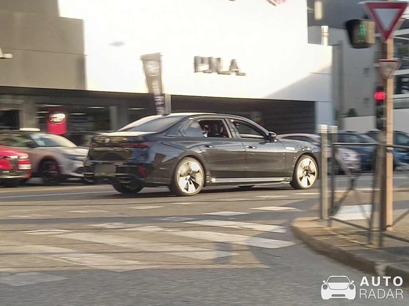 BMW i7 M70 G70 spotted in Annecy