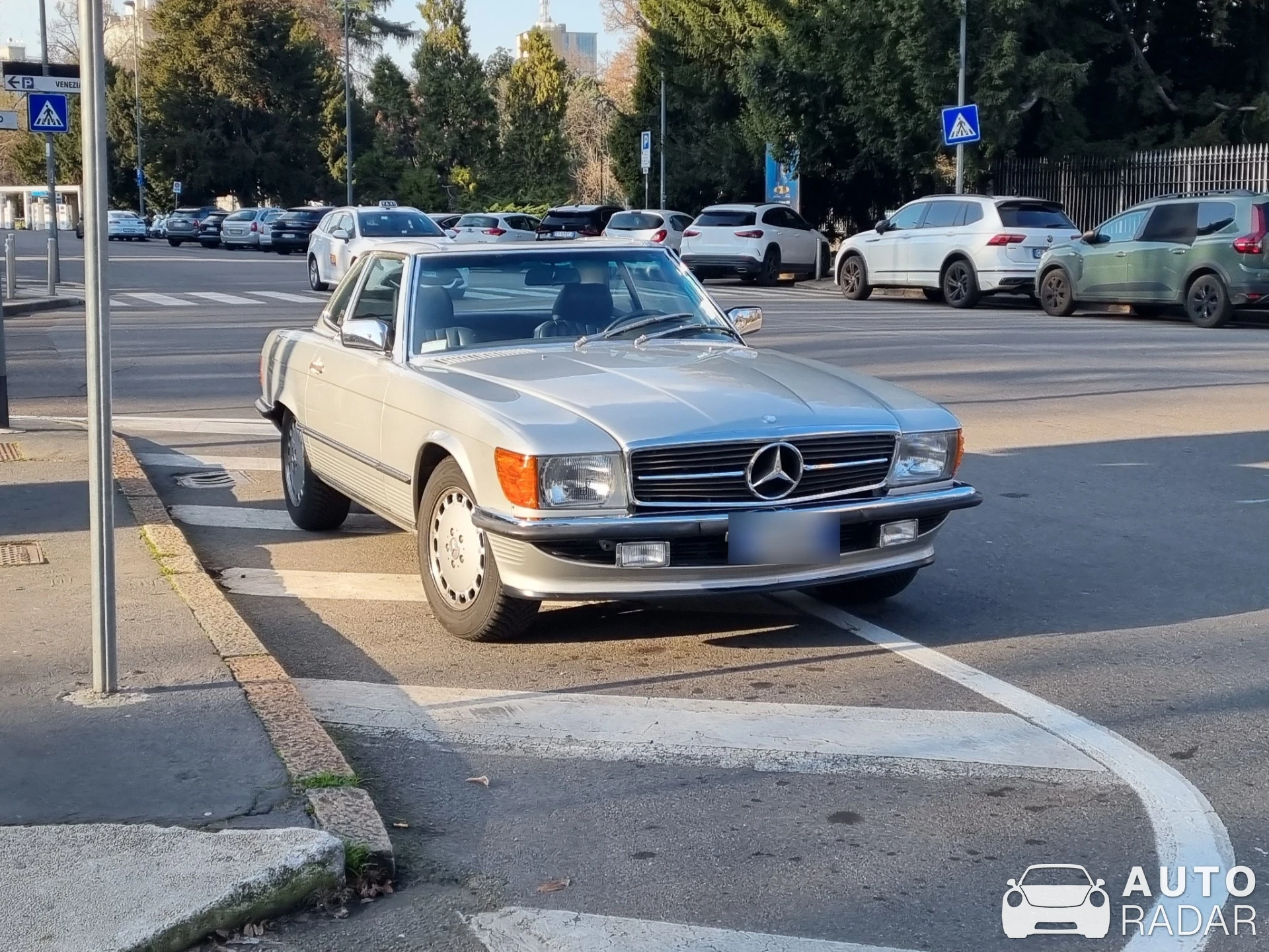 Mercedes-Benz SL 300 spotted in Milano