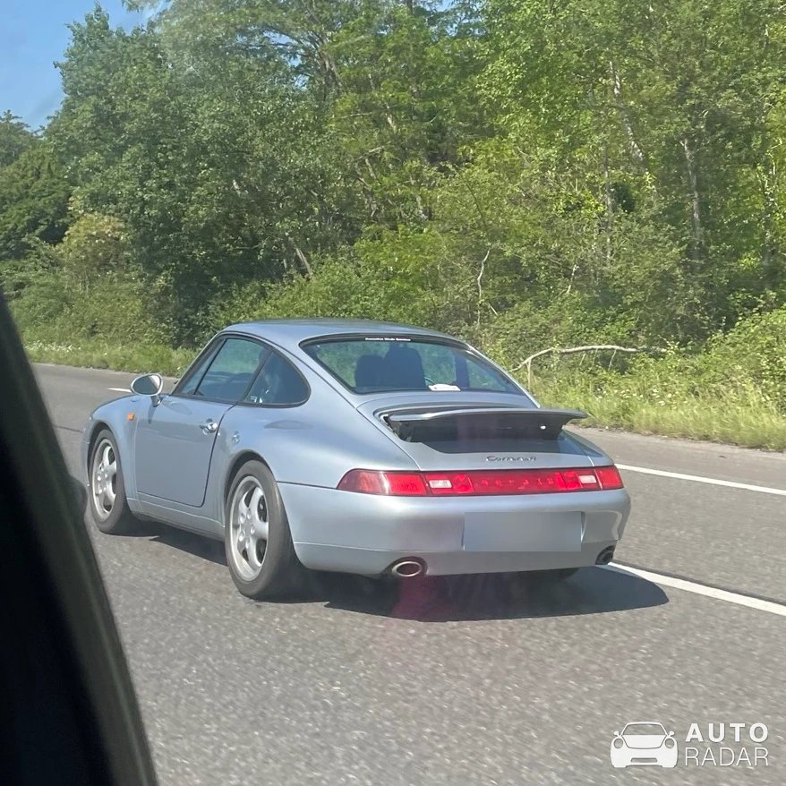 Porsche 993 Carrera 4S spotted in Briis-sous-Forges