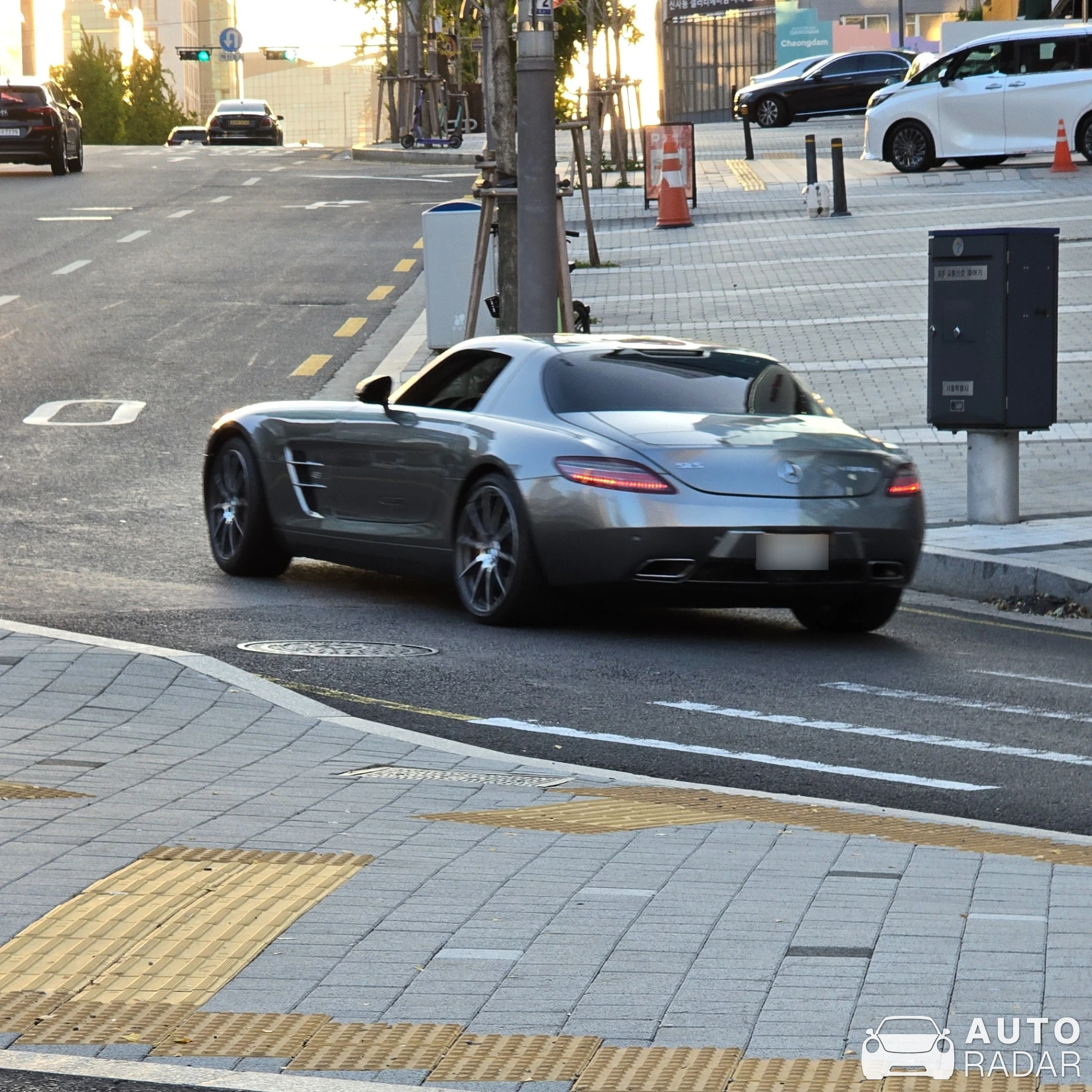Mercedes-Benz SLS AMG spotted in 강남구, 대한민국