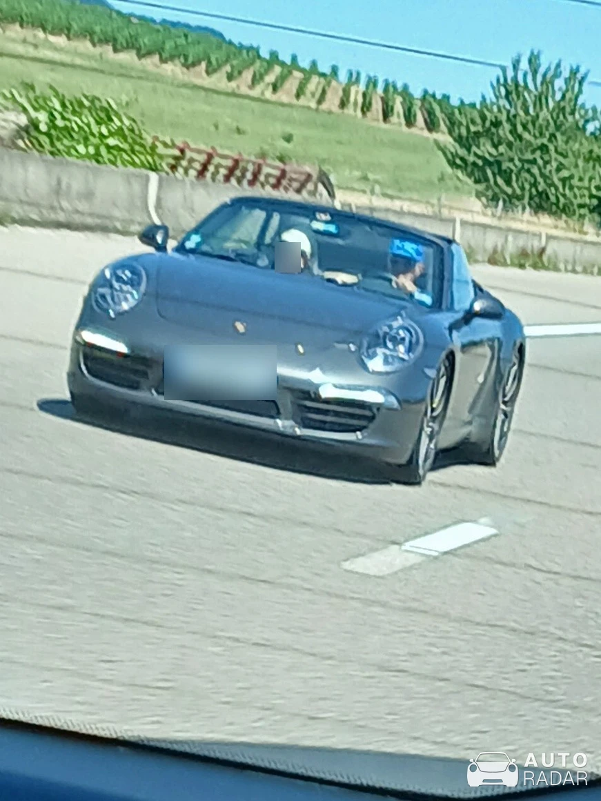 Porsche 911 Carrera 3.2 Cabriolet spotted in Dorlisheim