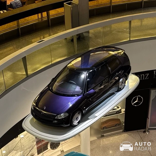 Mercedes-Benz F100 Concept spotted in Stuttgart