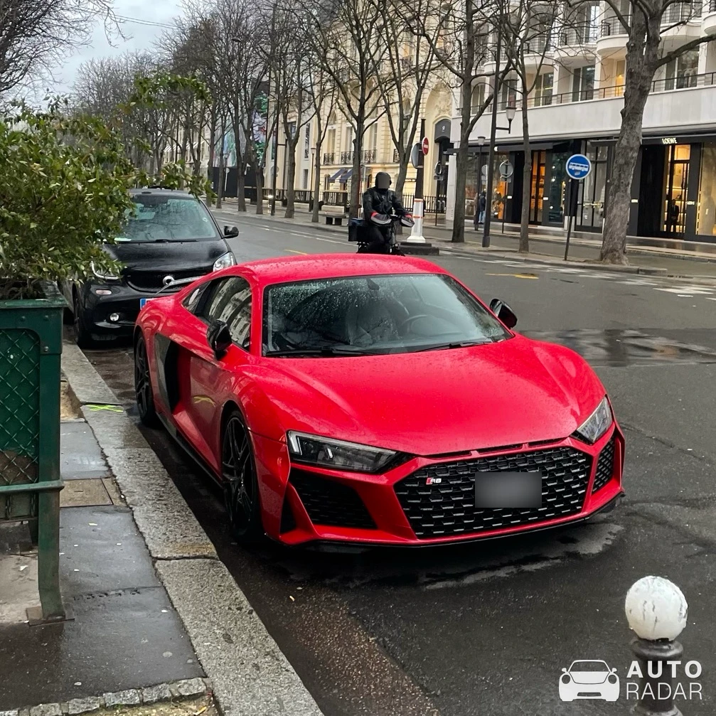 Audi R8 V10 GT RWD spotted in Paris, France