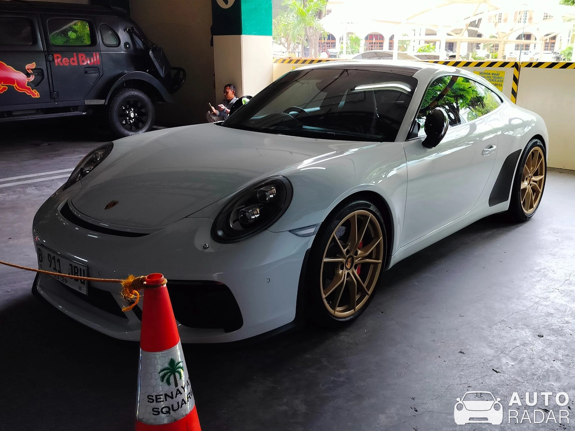 Porsche 991 Carrera S MkII spotted in Kota Jakarta Pusat, Indonesia