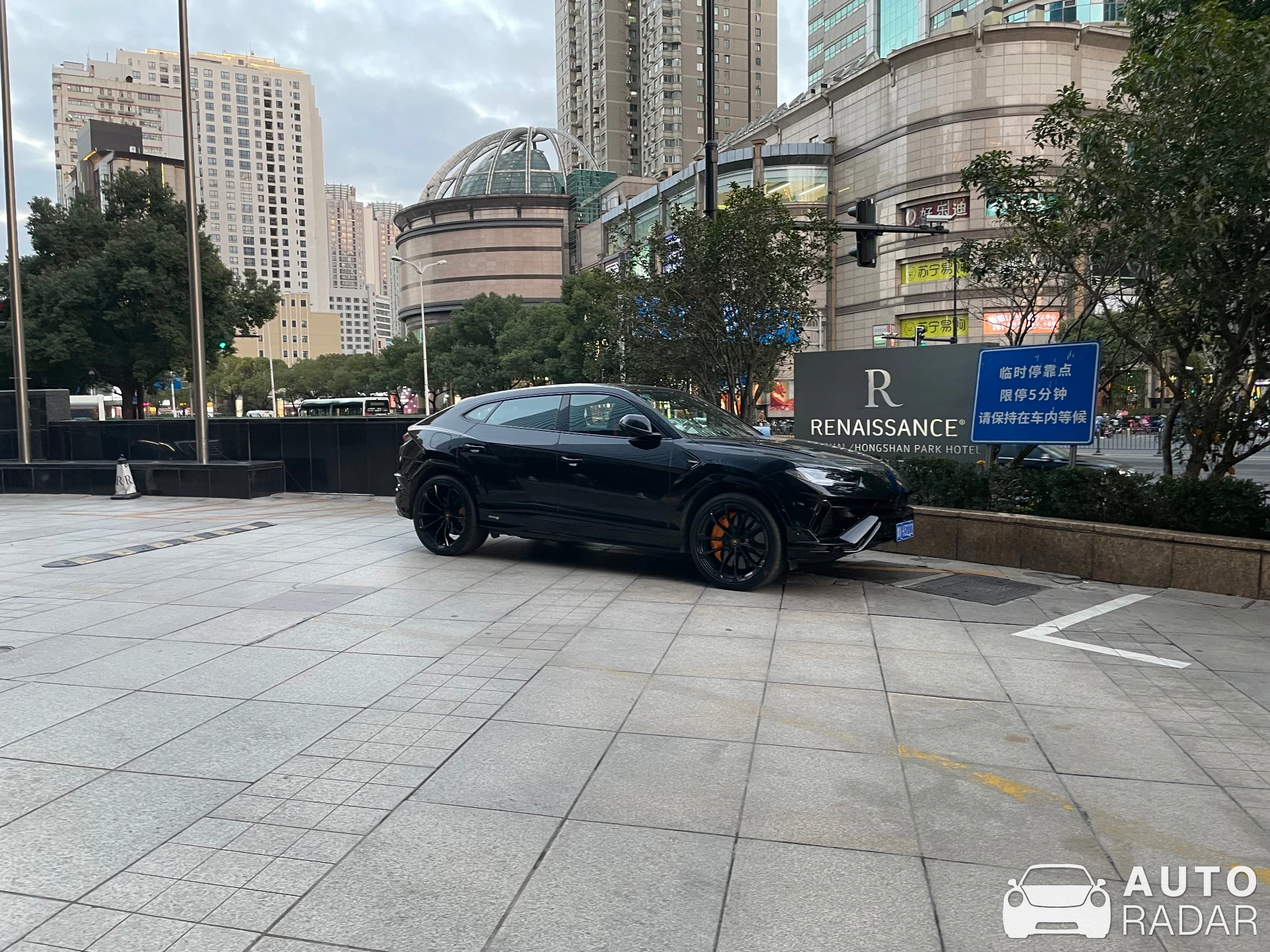 Lamborghini Urus spotted in Chang Ning Qu, China