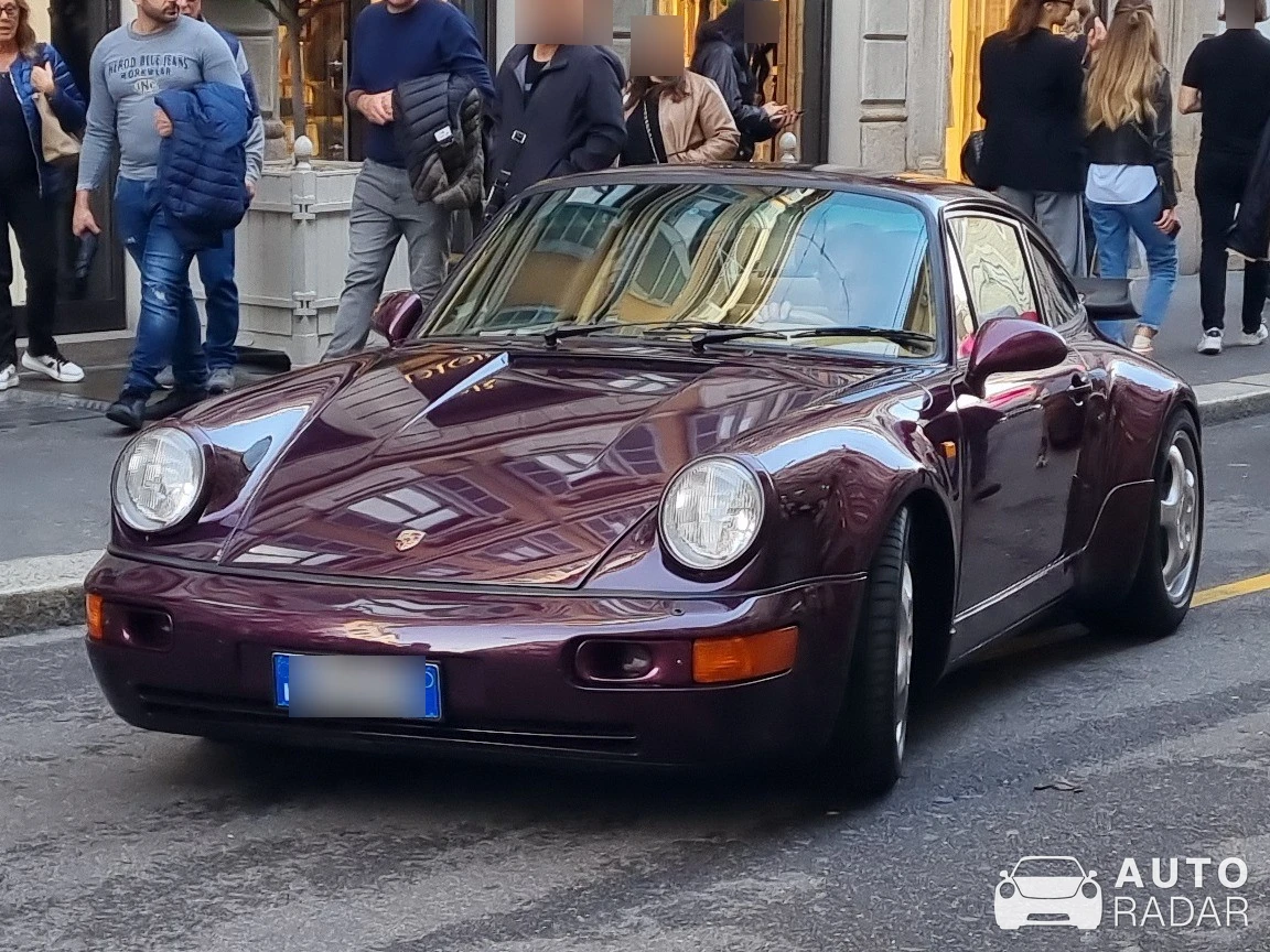 Porsche 964 Turbo 3.3 spotted in Milano, Italia
