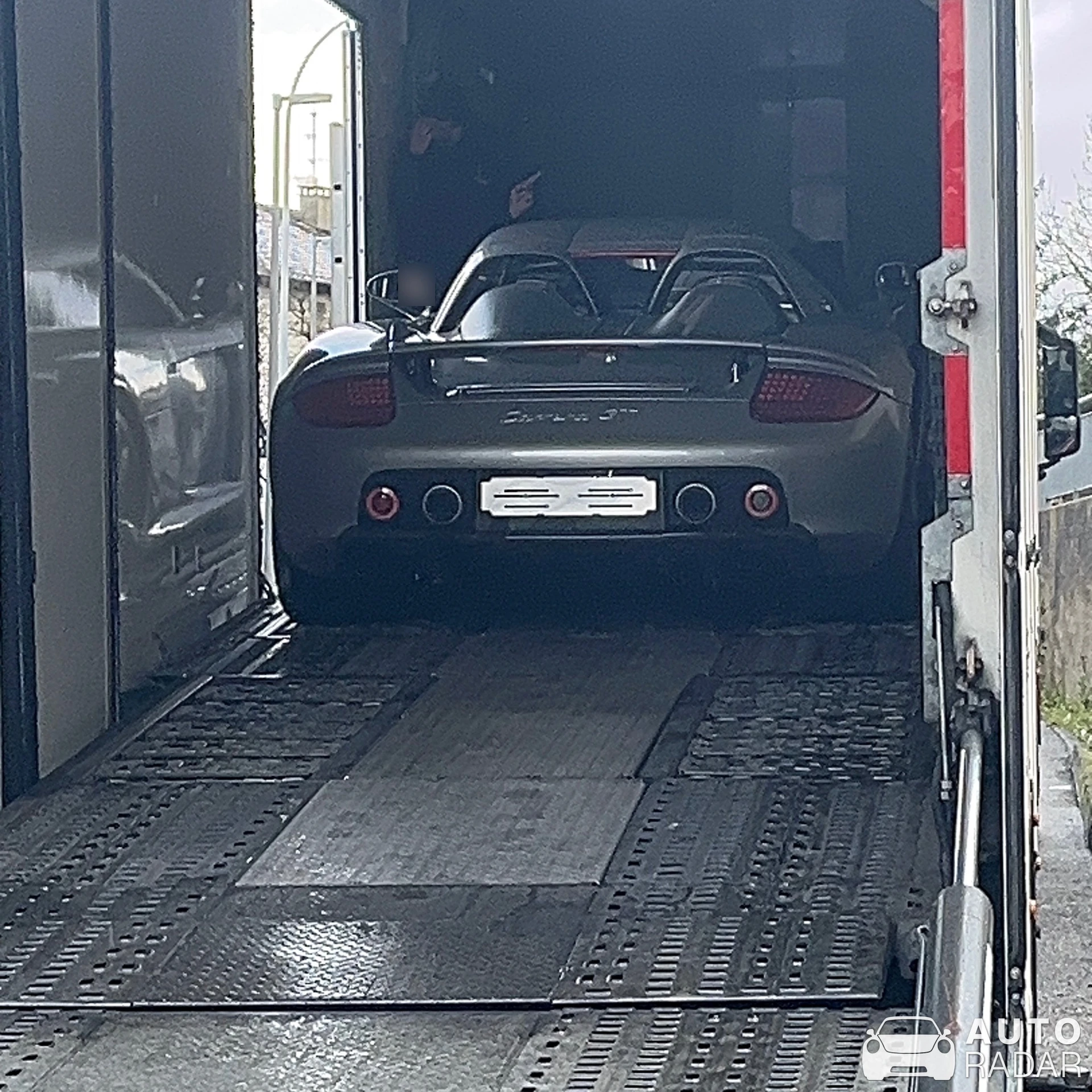 Porsche Carrera GT spotted in Le Grand-Saconnex, Suiza