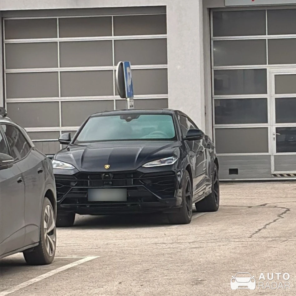 Lamborghini Urus SE spotted in Ljubljana, Slovenia