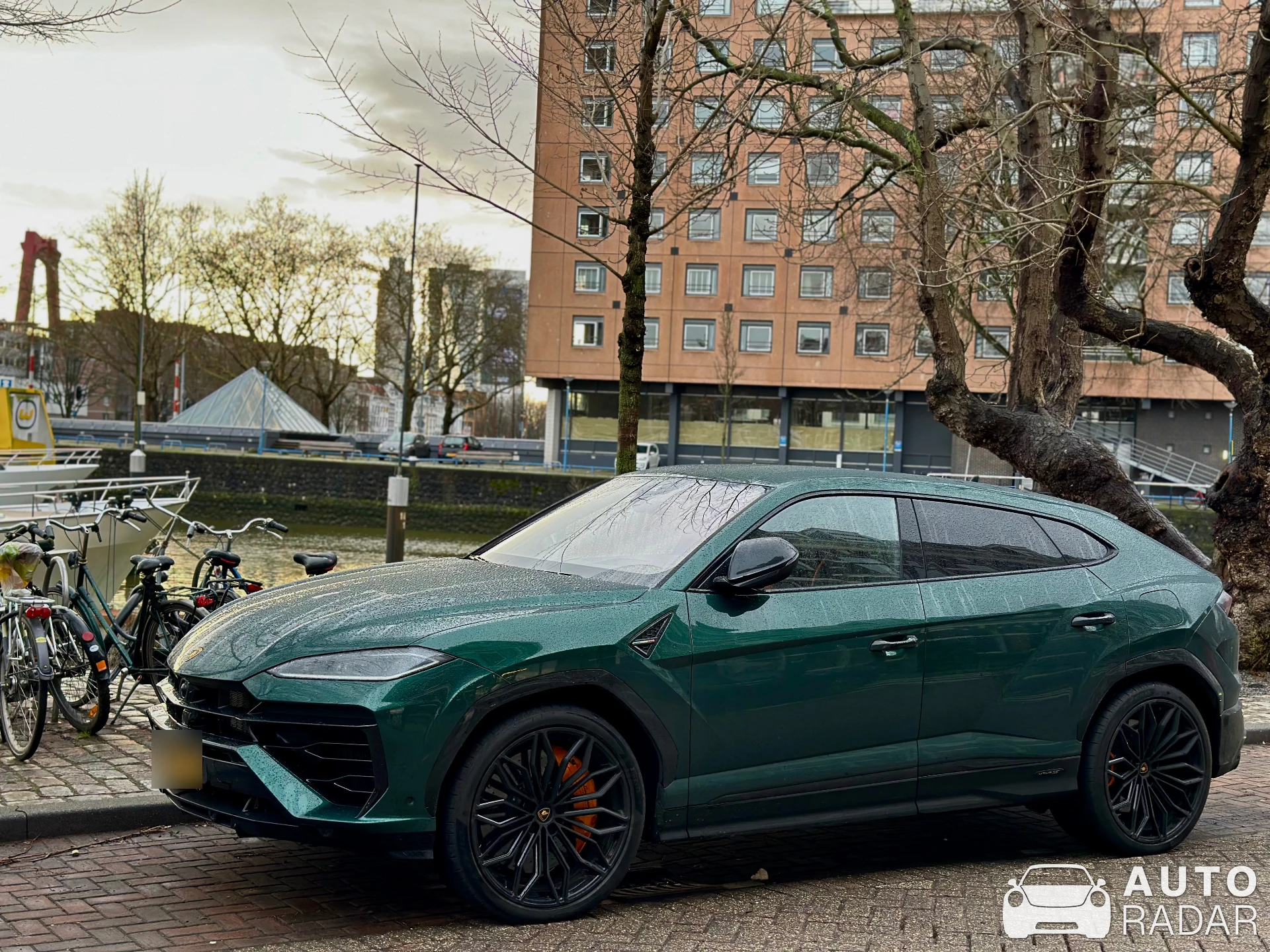 Lamborghini Urus SE spotted in Rotterdam, Netherlands