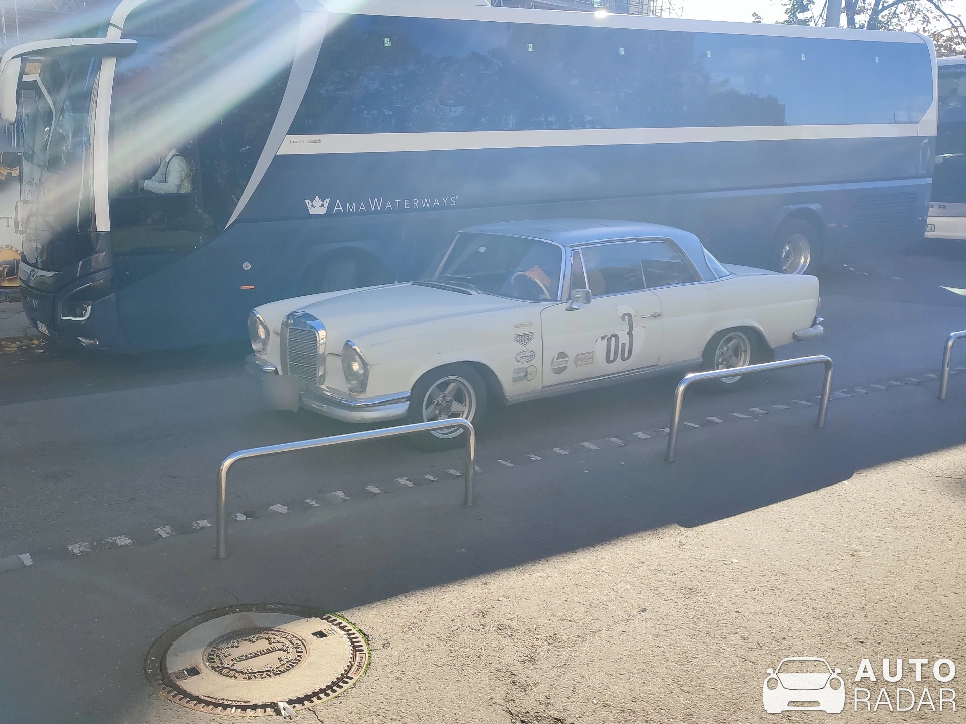 Mercedes-Benz 280 SE spotted in Budapest, Hungary