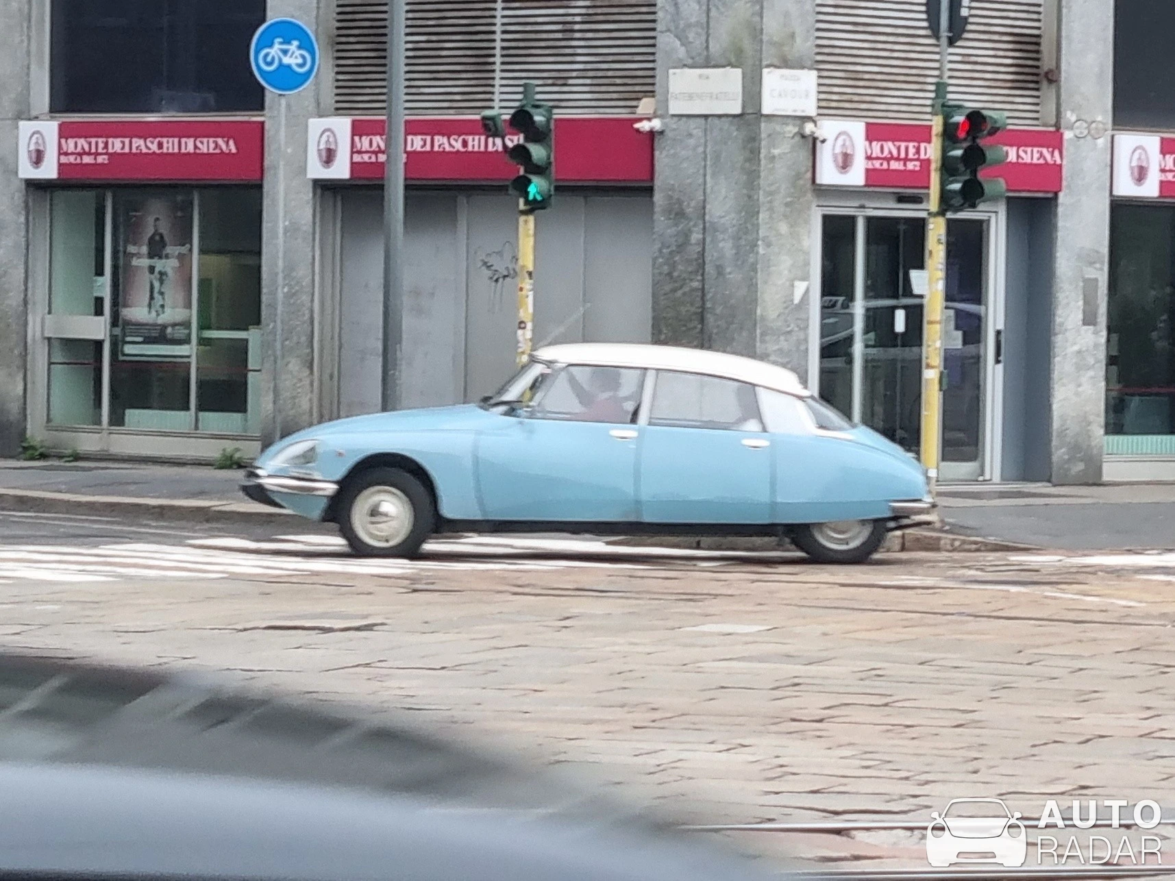 Citroën DS spotted in Milano, Italy