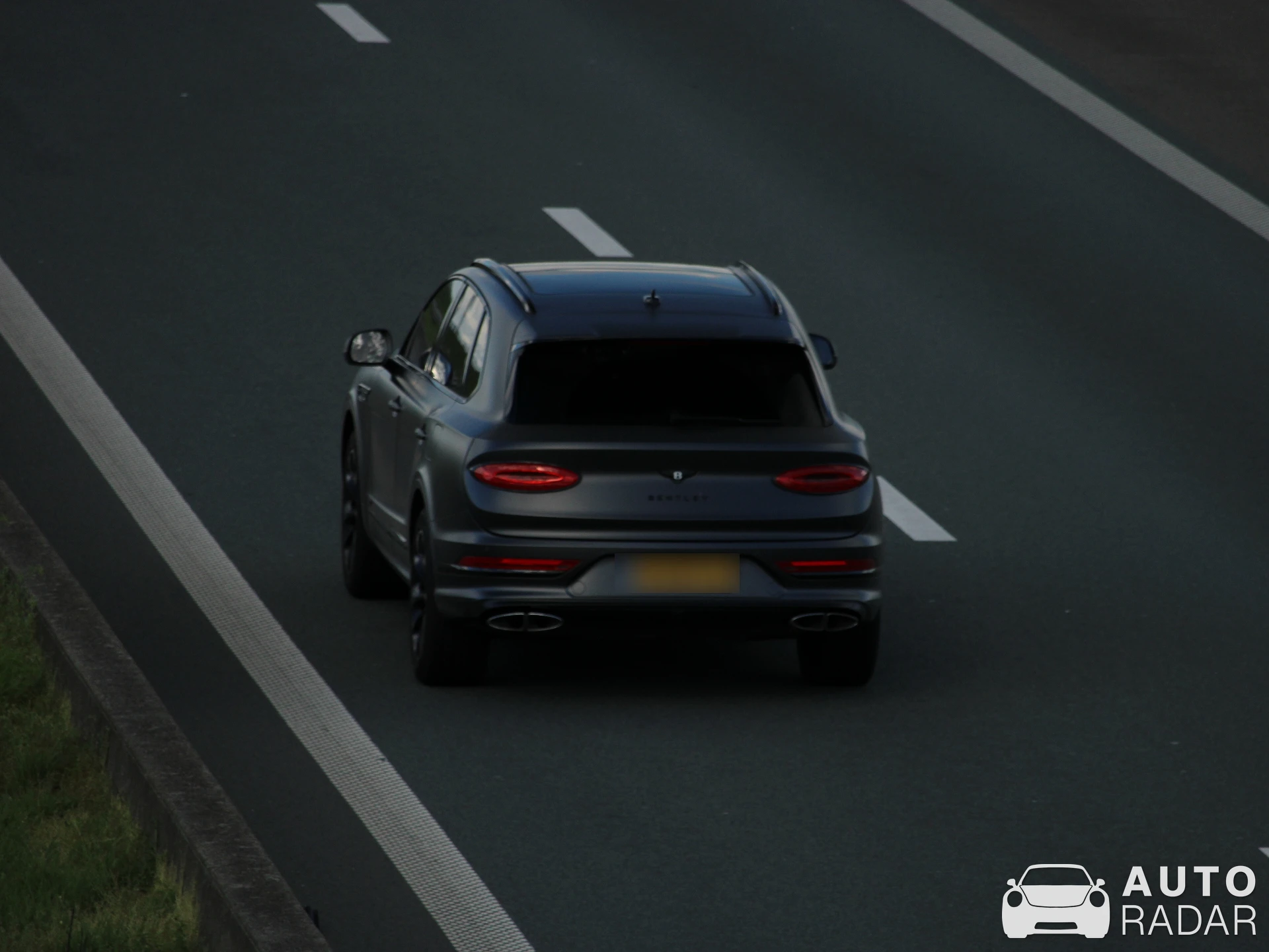 Bentley Bentayga Hybrid 2021 spotted in Brecht